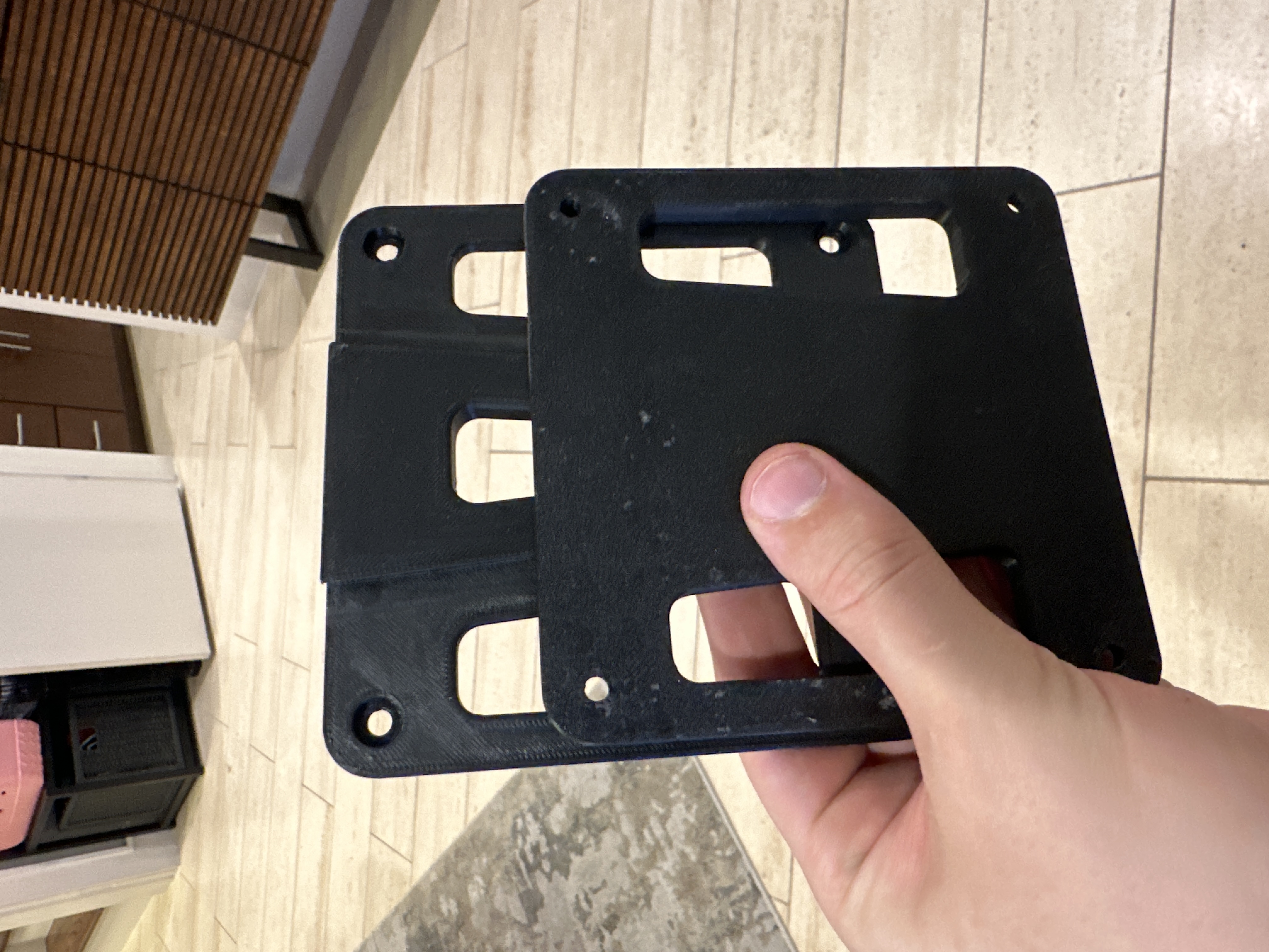 VESA 100mm x 100mm mount, compatible with Elitedesk 800 mini