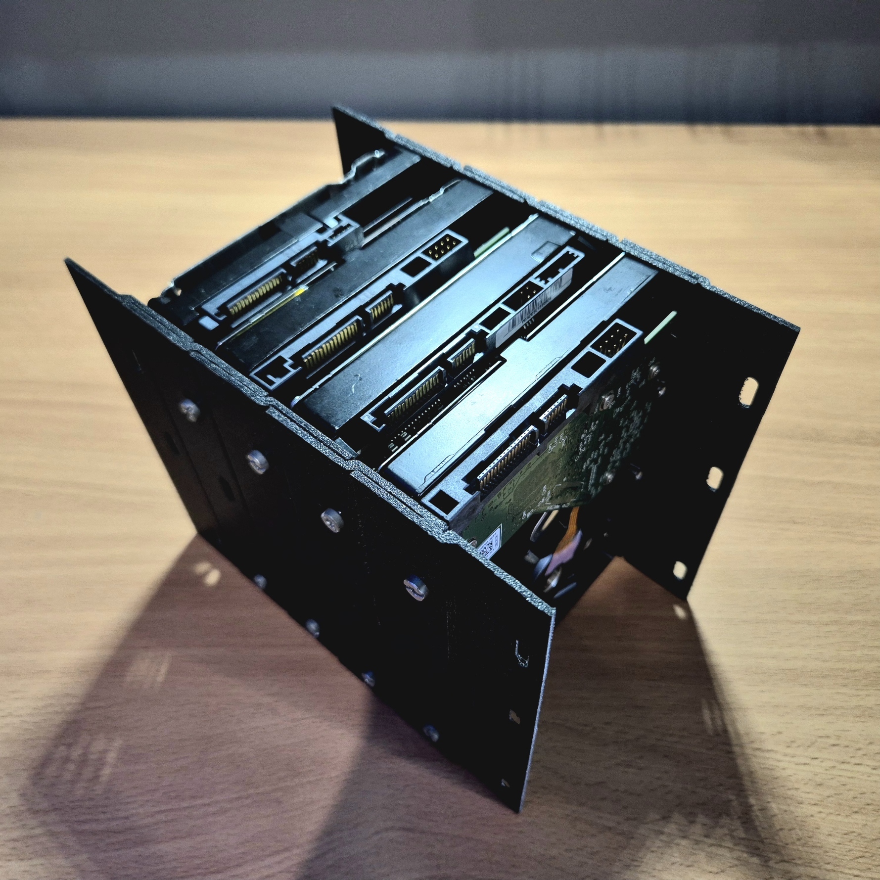 Miniatura 4 do modelo 3D HDD 3,5" Stackable Holder