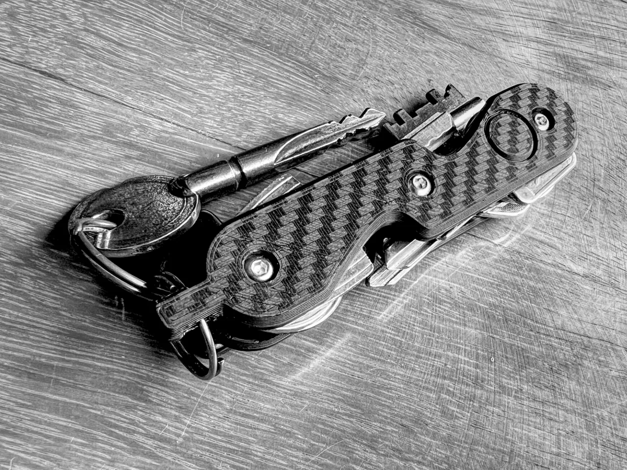 Key holder Swiss Army knife-like with place for tracker by Jorge