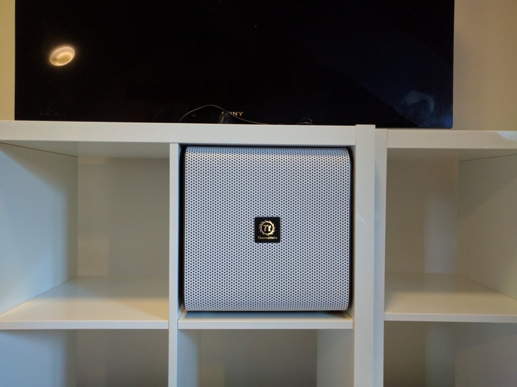 Thermaltake V21 shortened case feet for Ikea Kallax / Expedit