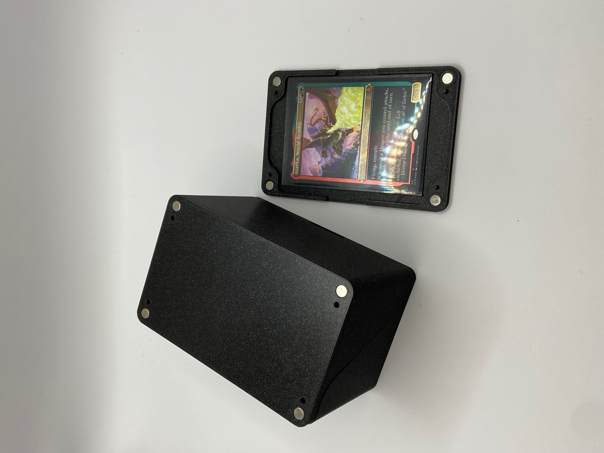 The Shogun Deckimono: a Kimono Deck Box for MTG Greece