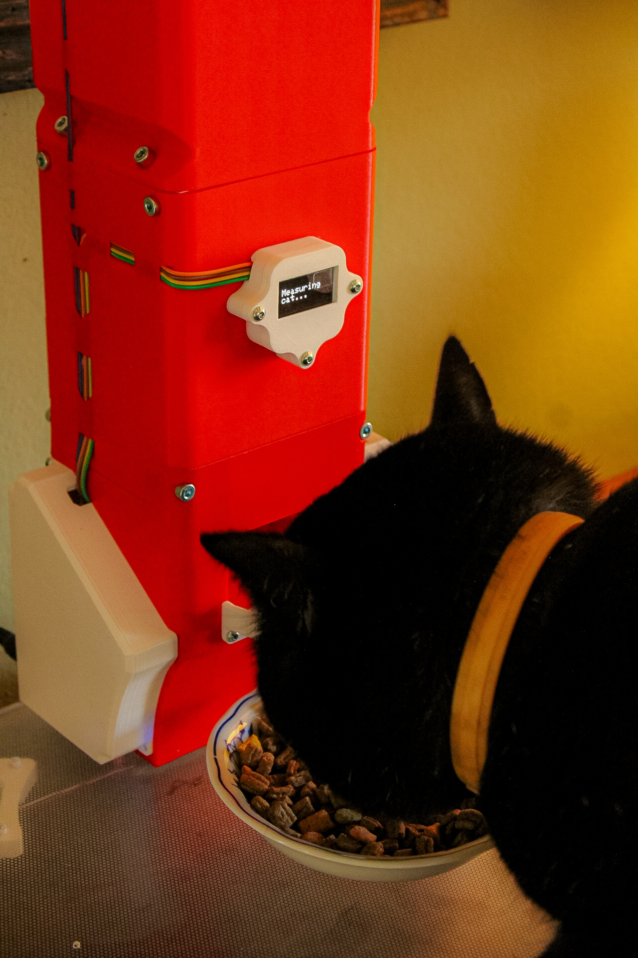 Overengineered Pet Feeder — miniatura 11