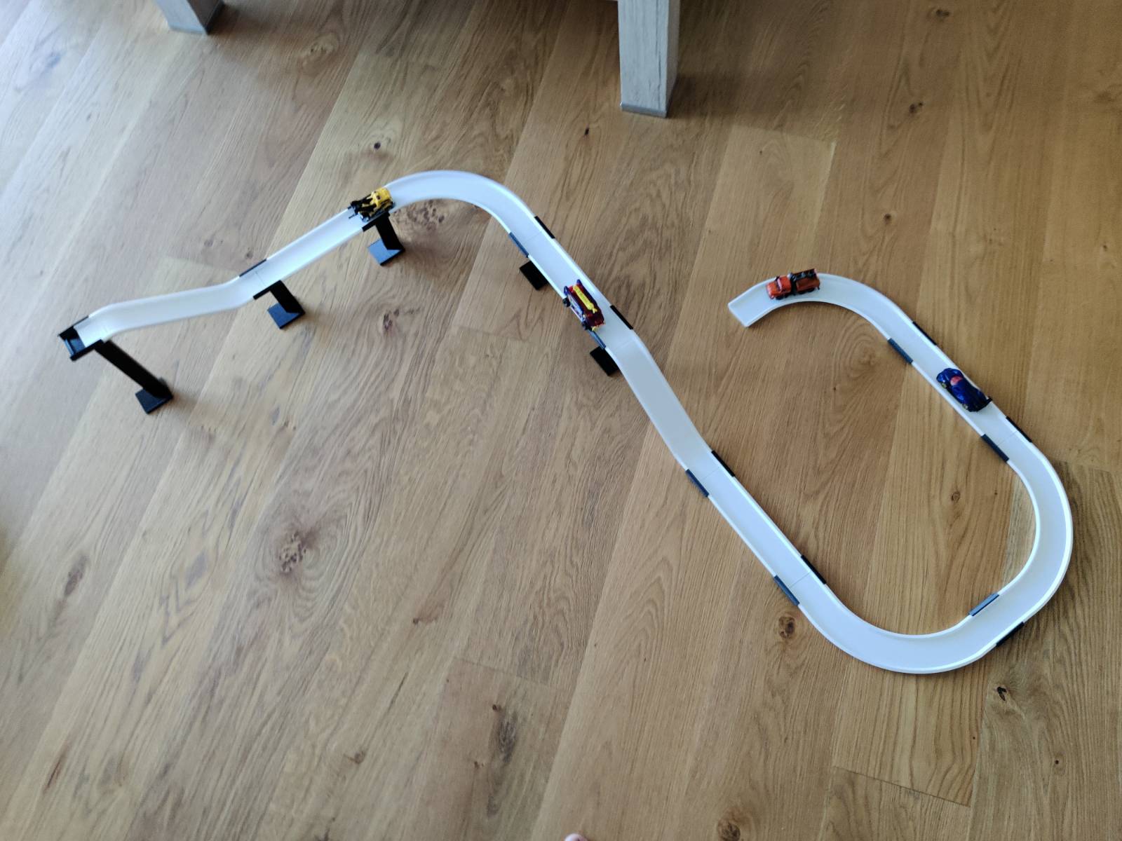 Simple toy car track