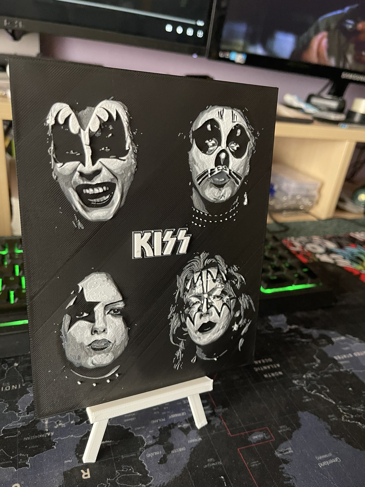 Kiss (#2) - Hueforge