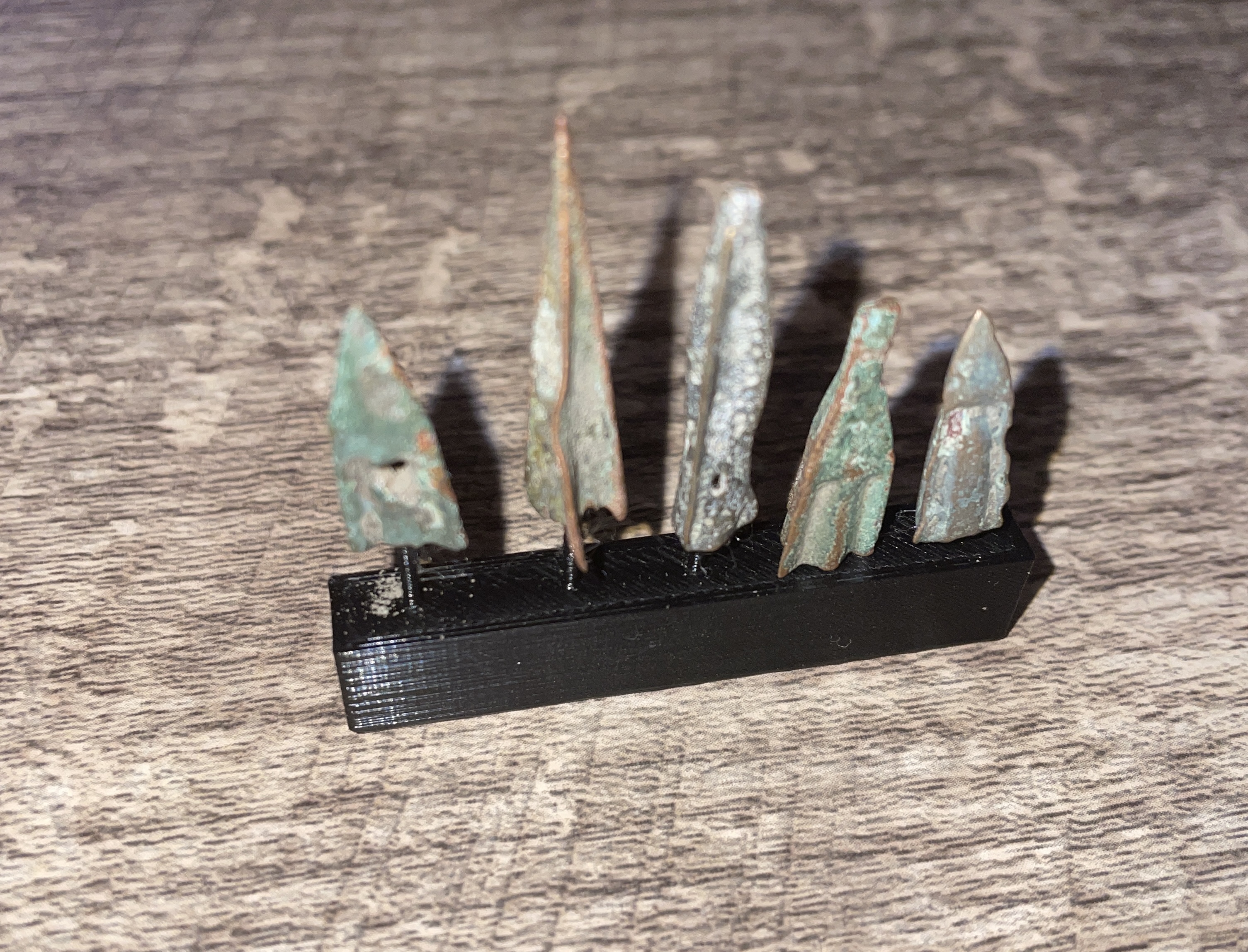 Roman Arrowhead Stand