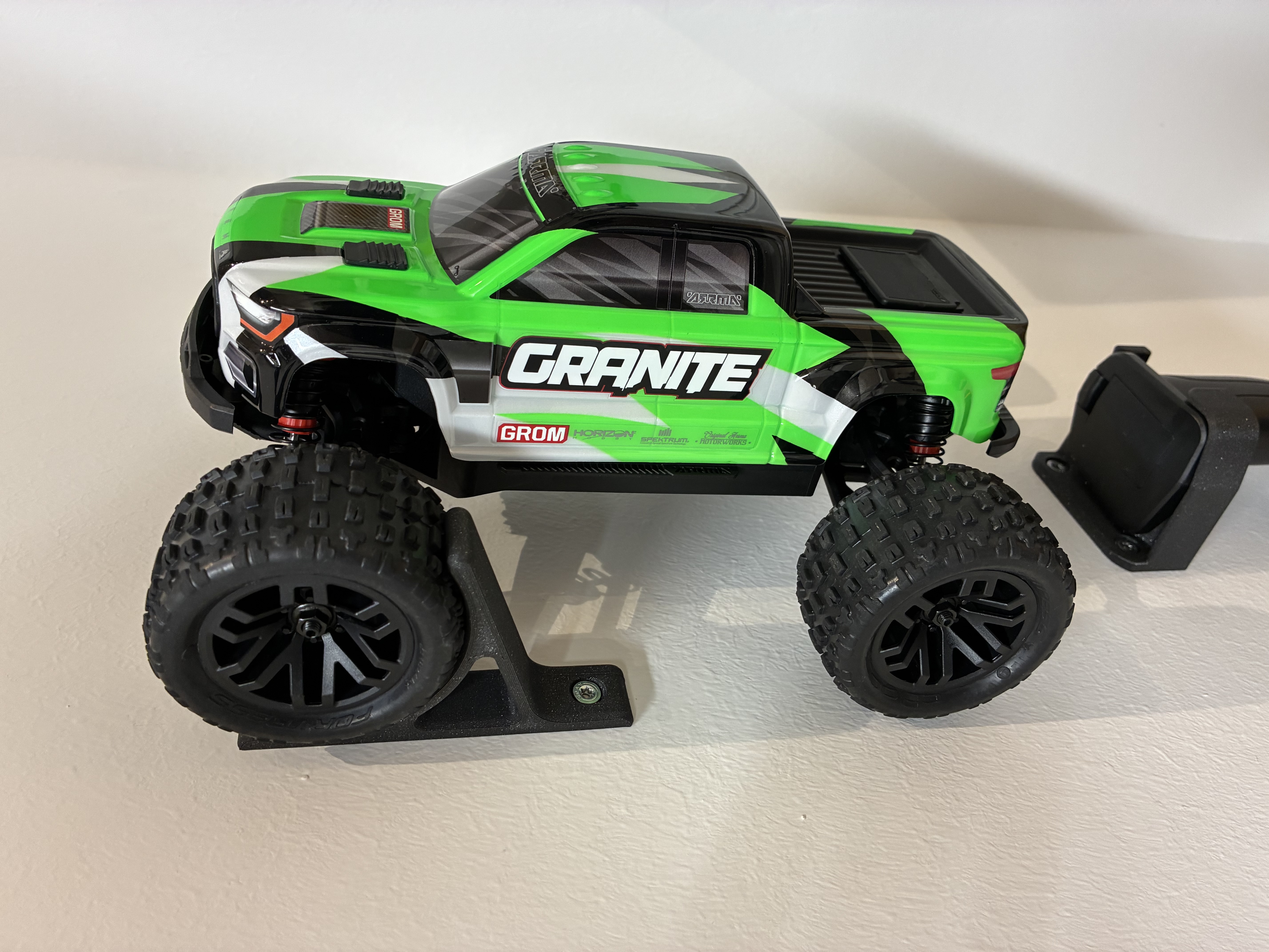 RC Car Wall Mount 72 mm / 2.8 inch Tires (Arrma Granite Grom, Gorgon Grom, Quake Grom, ...)
