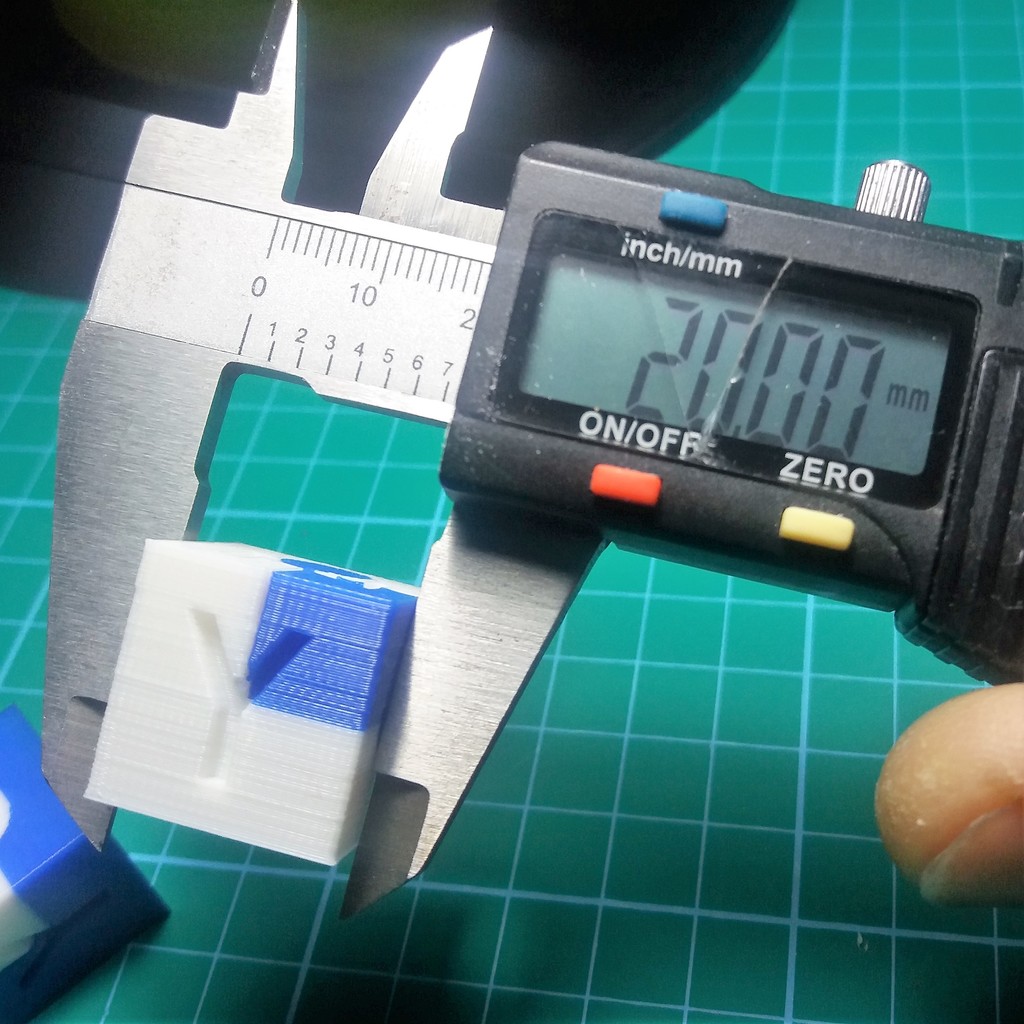 Calibration Cube (DUAL EXTRUDER) by Maus Download free STL model