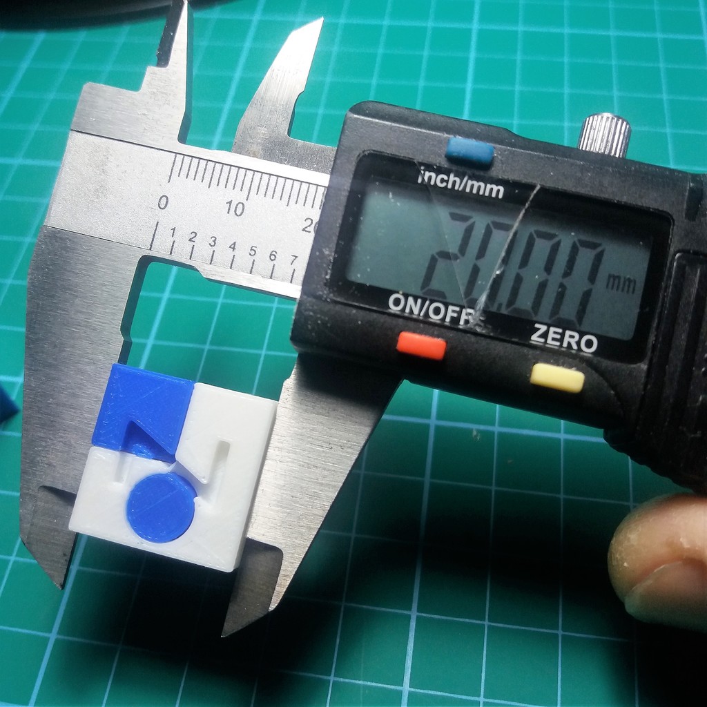 Calibration Cube (DUAL EXTRUDER) by Maus Download free STL model