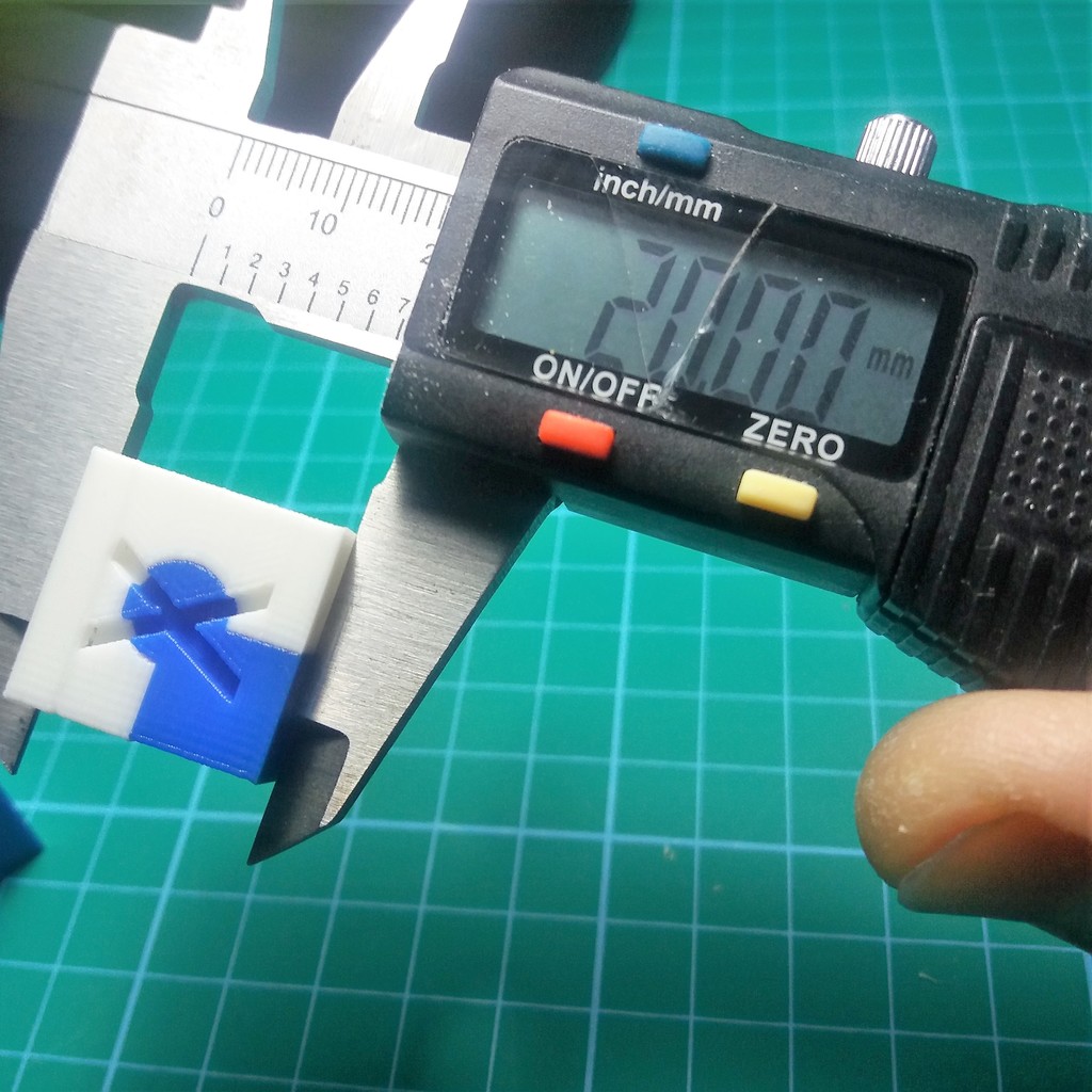 Calibration Cube (DUAL EXTRUDER) by Maus Download free STL model