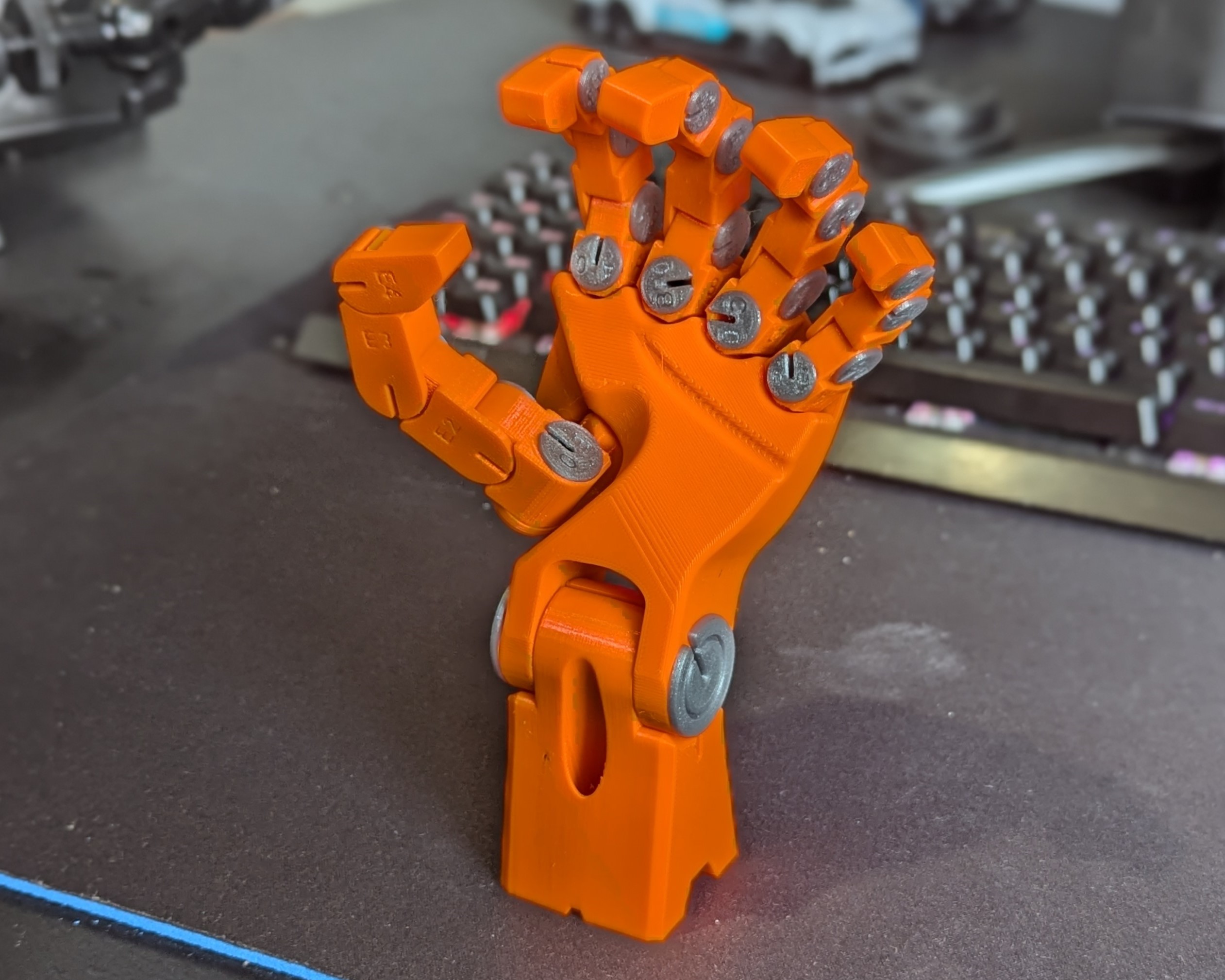 (3MF) Poseable Articulated Robot Hand (sorted/scaled) by Angus B Clark (3MF) Poseable Articulated Robot Hand (sorted/scaled) by Angus B Clark