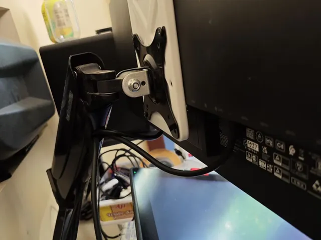 100x100 VESA mount point shifter