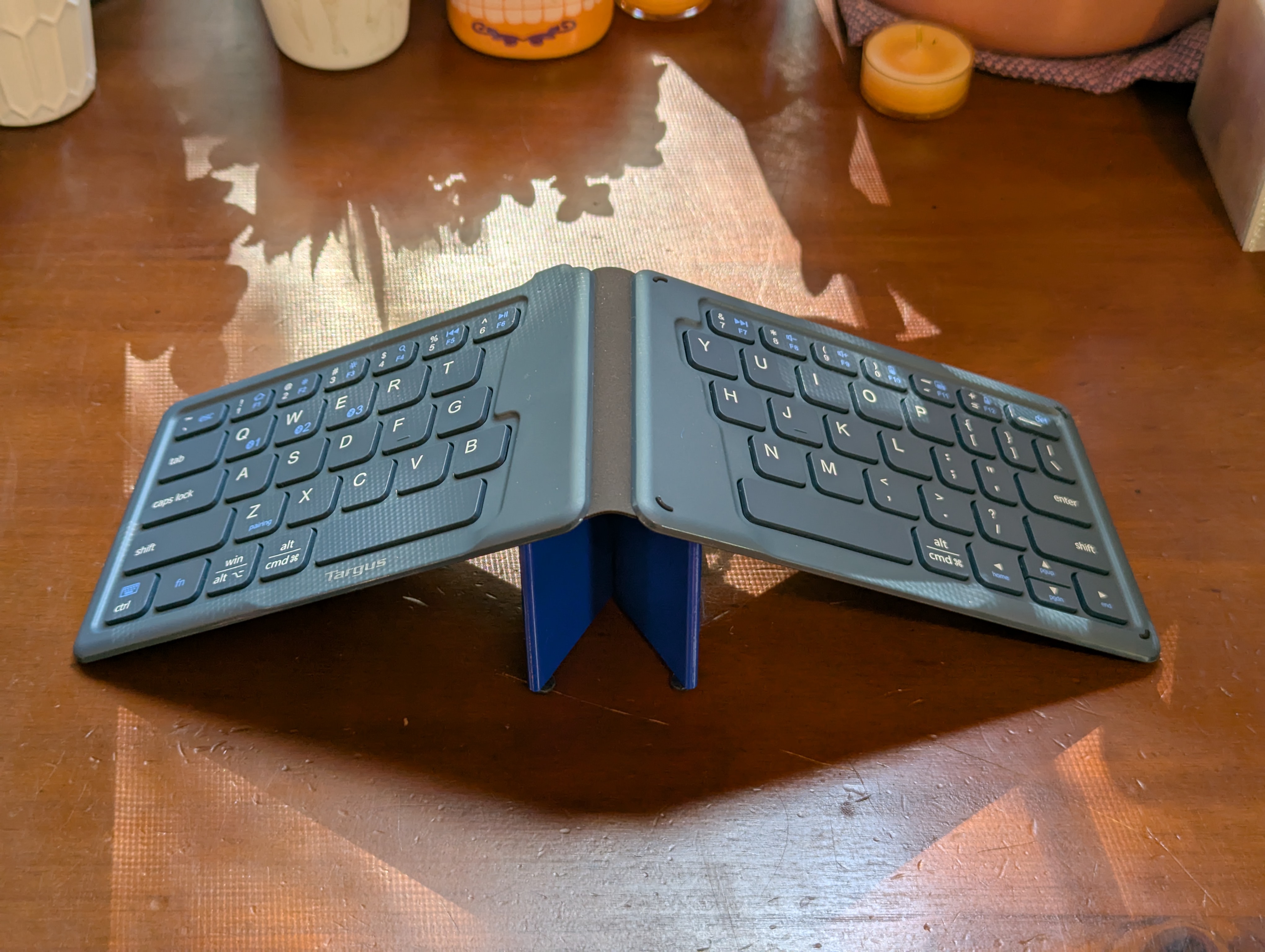 Targus portable folding keyboard tenting stand
