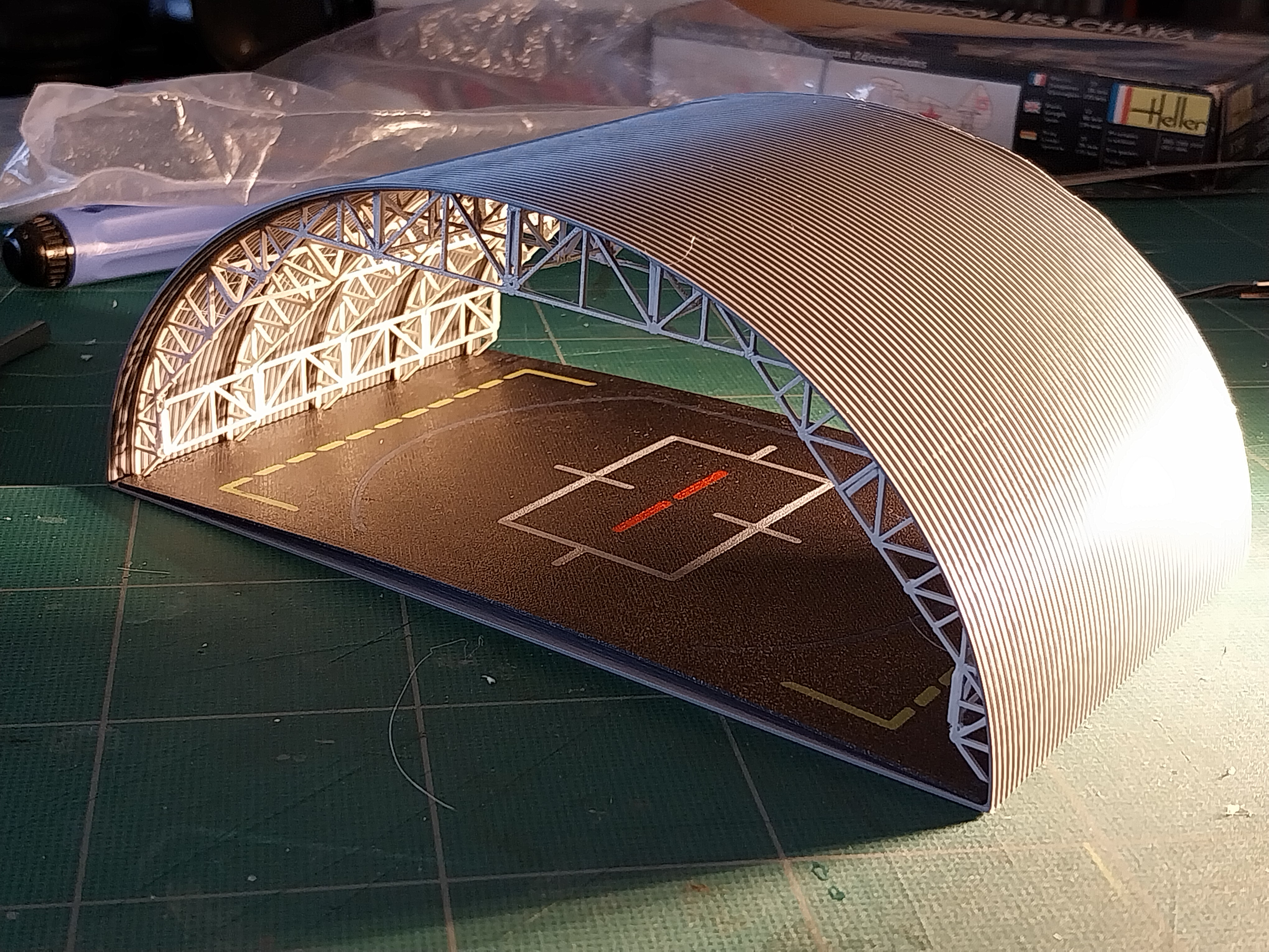 1:72 Hangar for airplane model kit