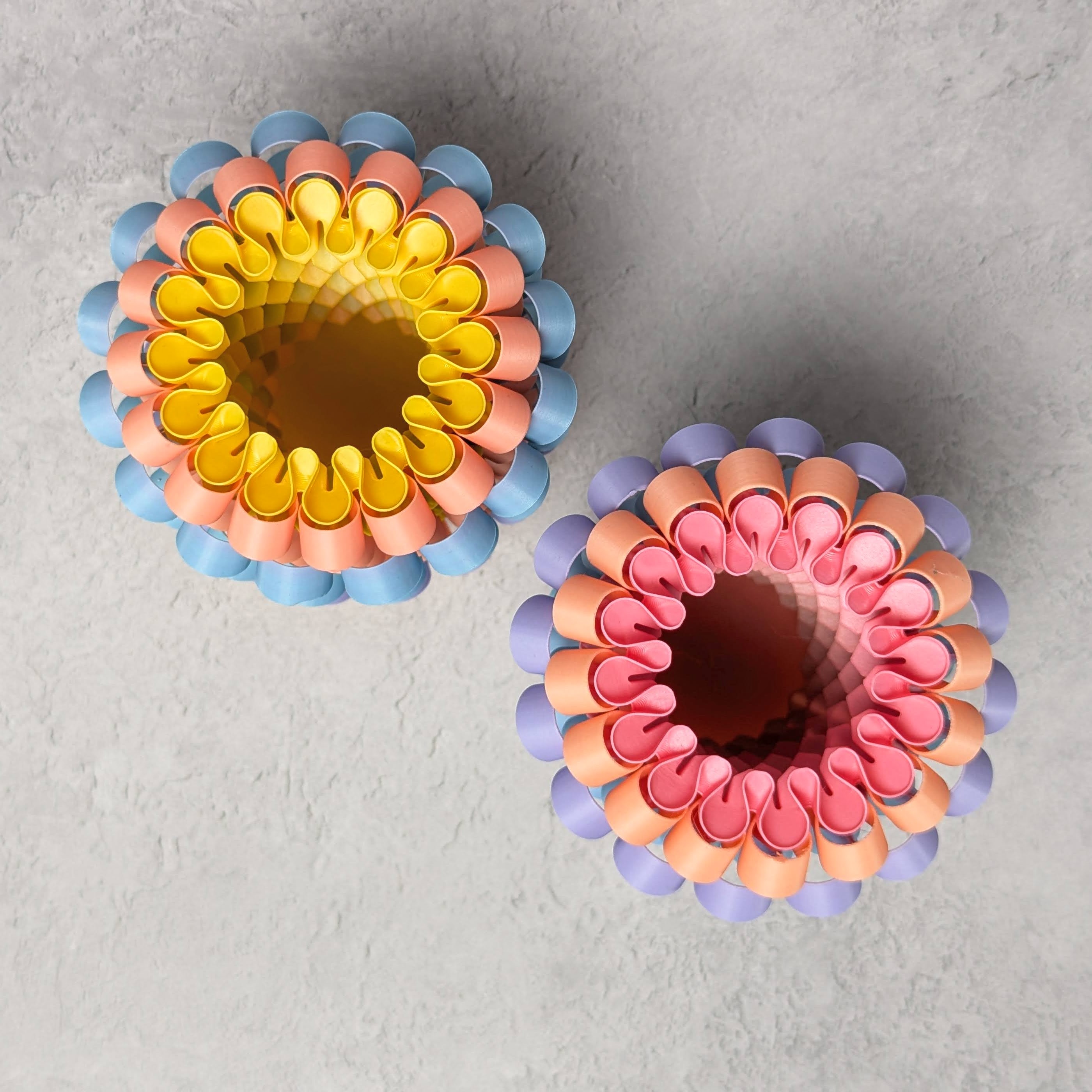 Inversion Ruffle Vase — miniatura 3
