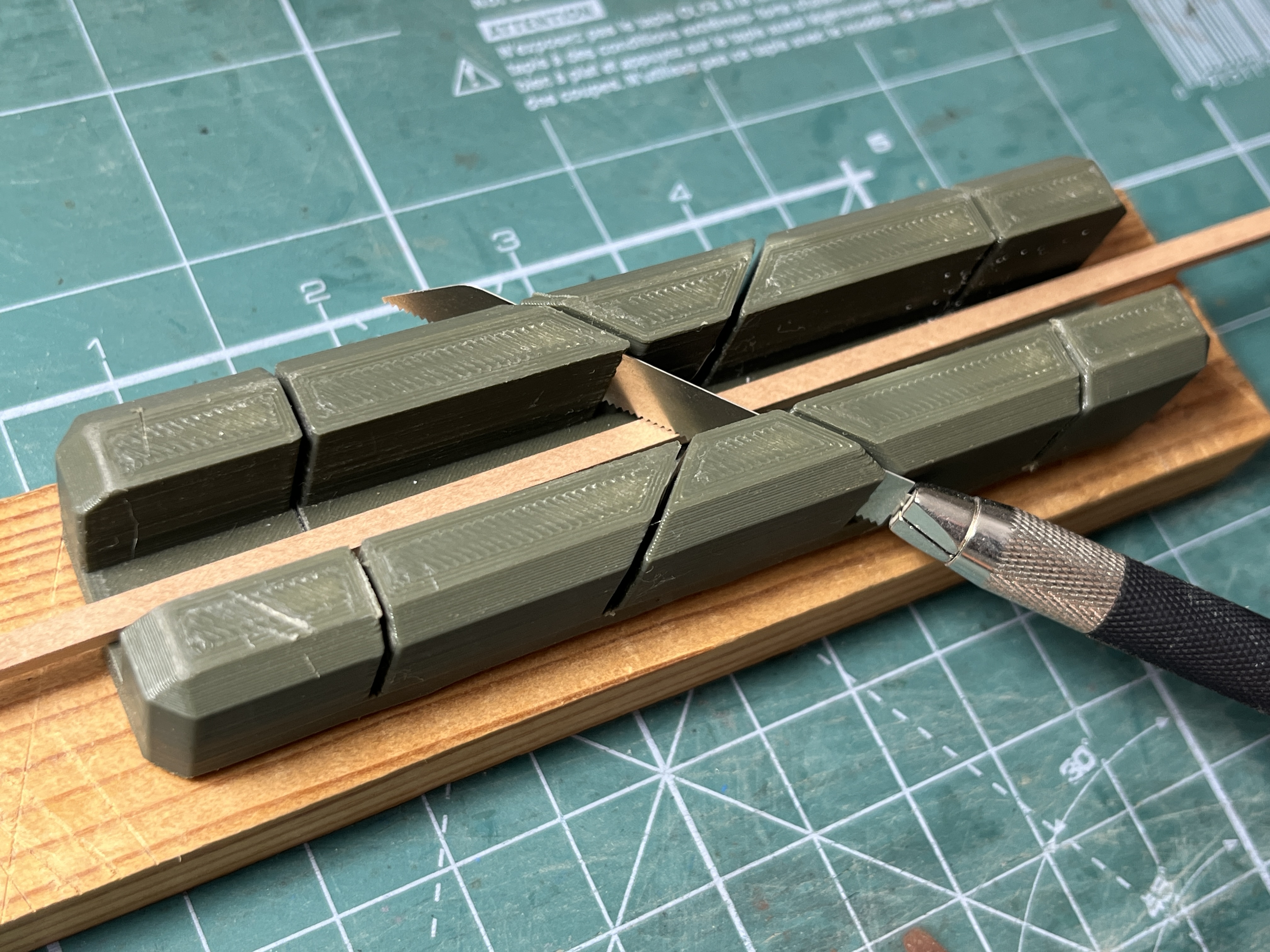 Angle cutting guide