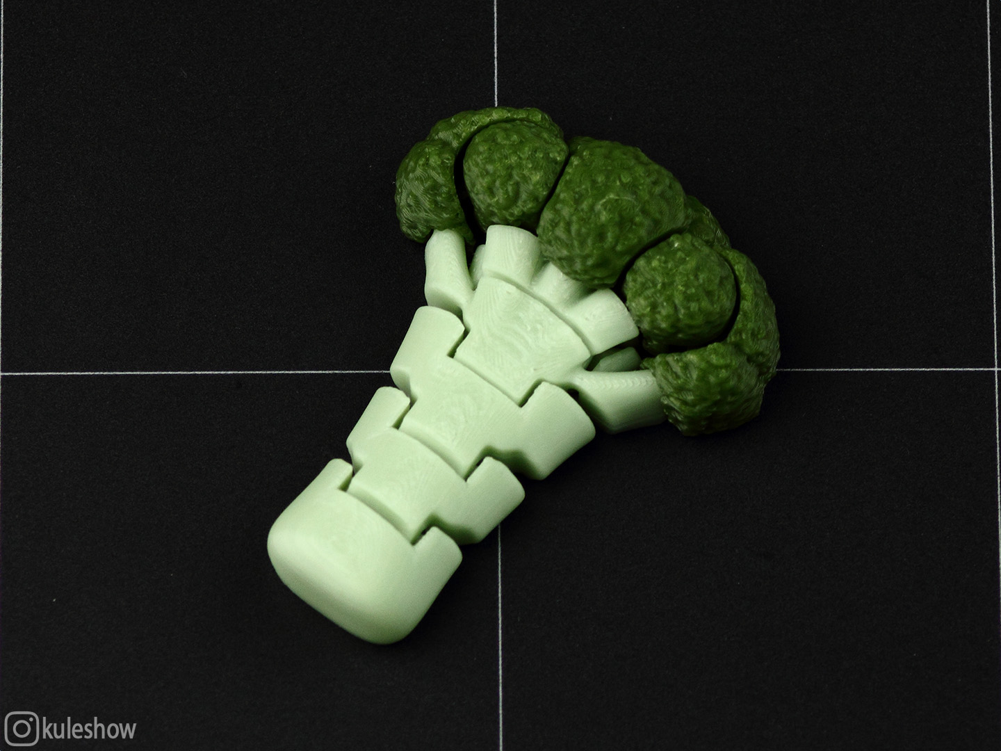 Miniatura 4 do modelo 3D Flexible Broccoli keychain