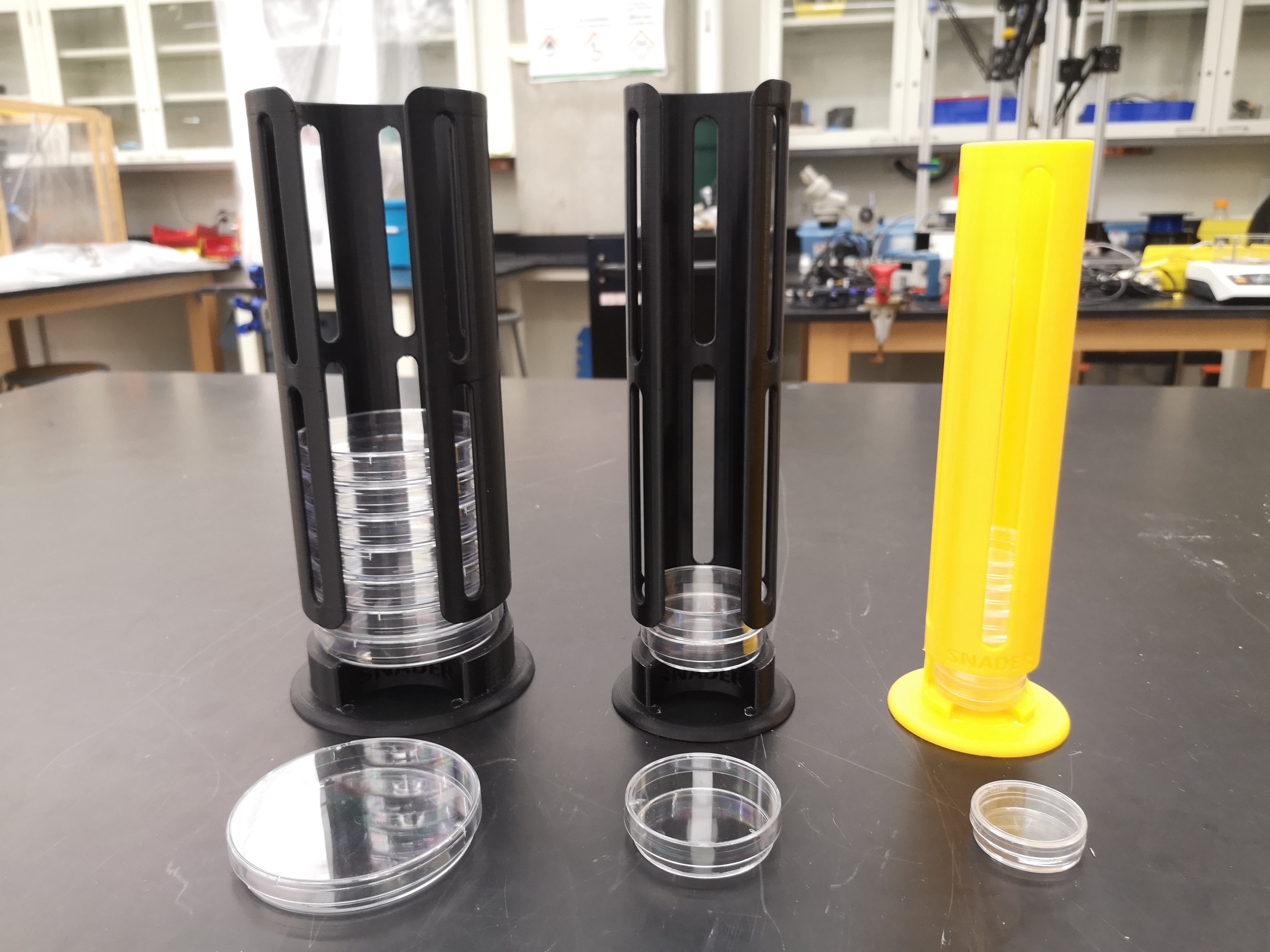 Petri dish dispensers