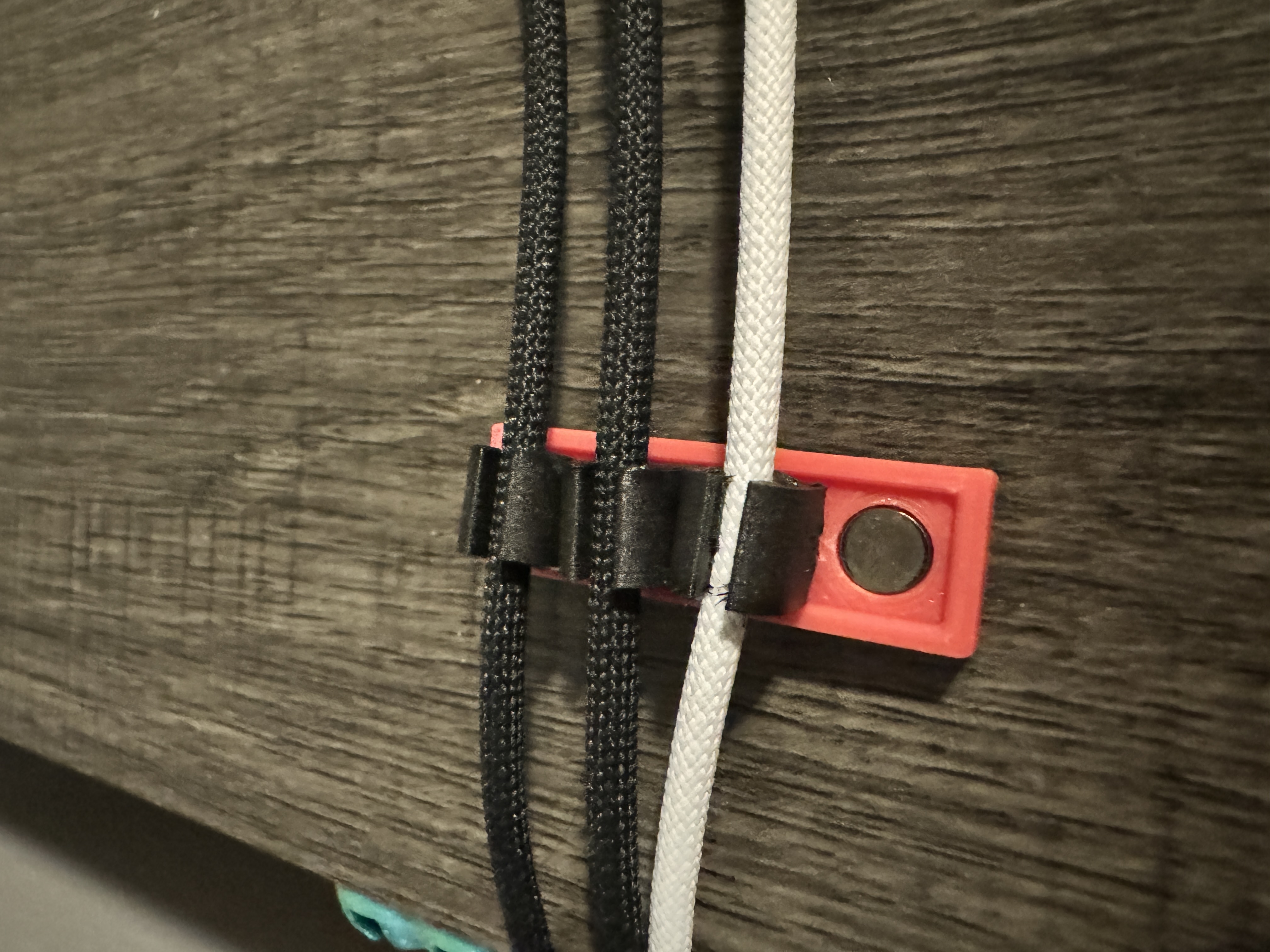Magnetic Cable Organizer