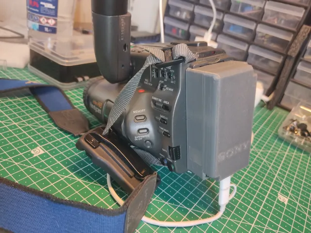 Sony Handycam (CCDTR707E) Adapter to USB-C for Powerbank use