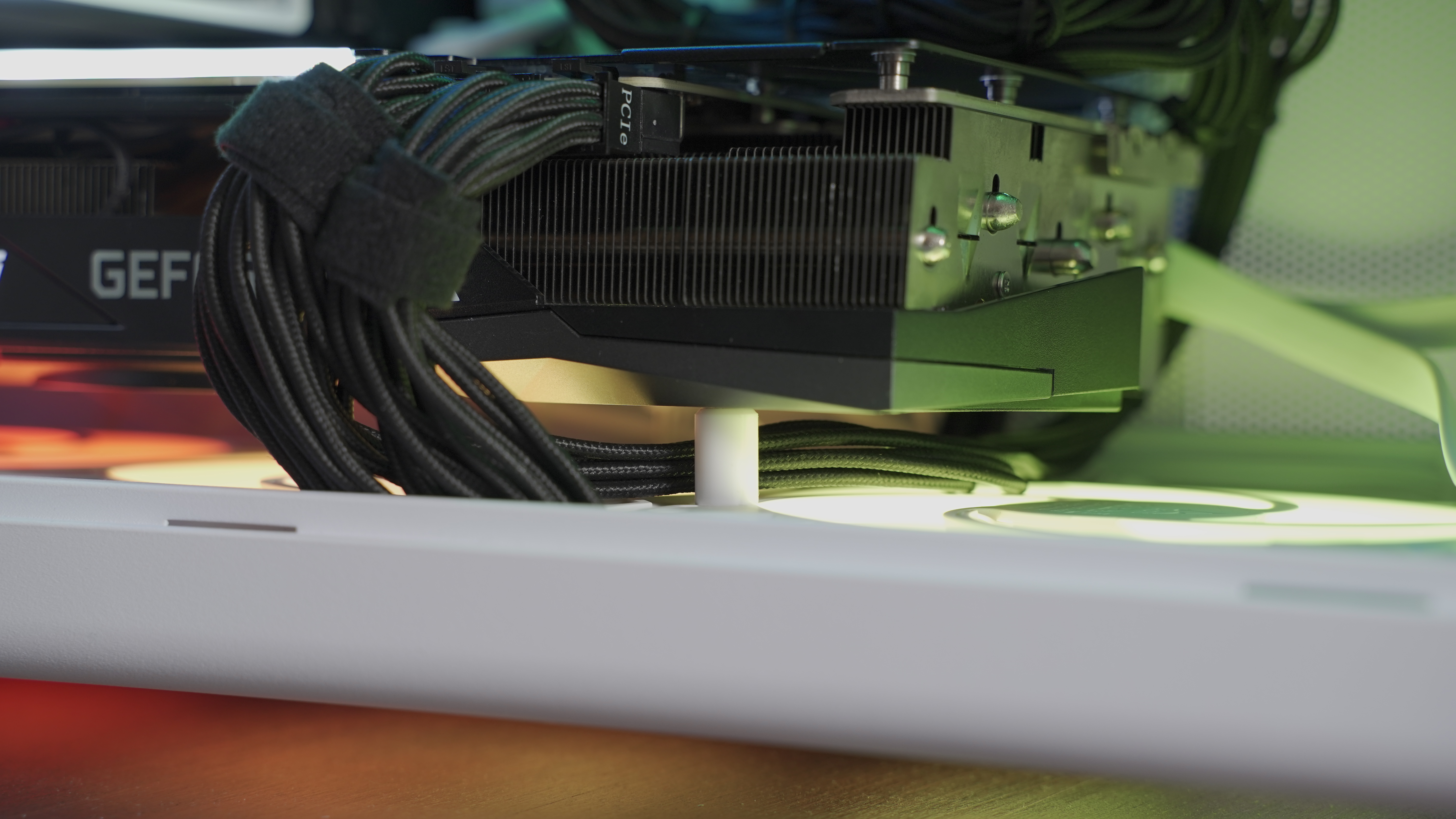 Miniatura 4 do modelo 3D Basic GPU Support (adjustable height)