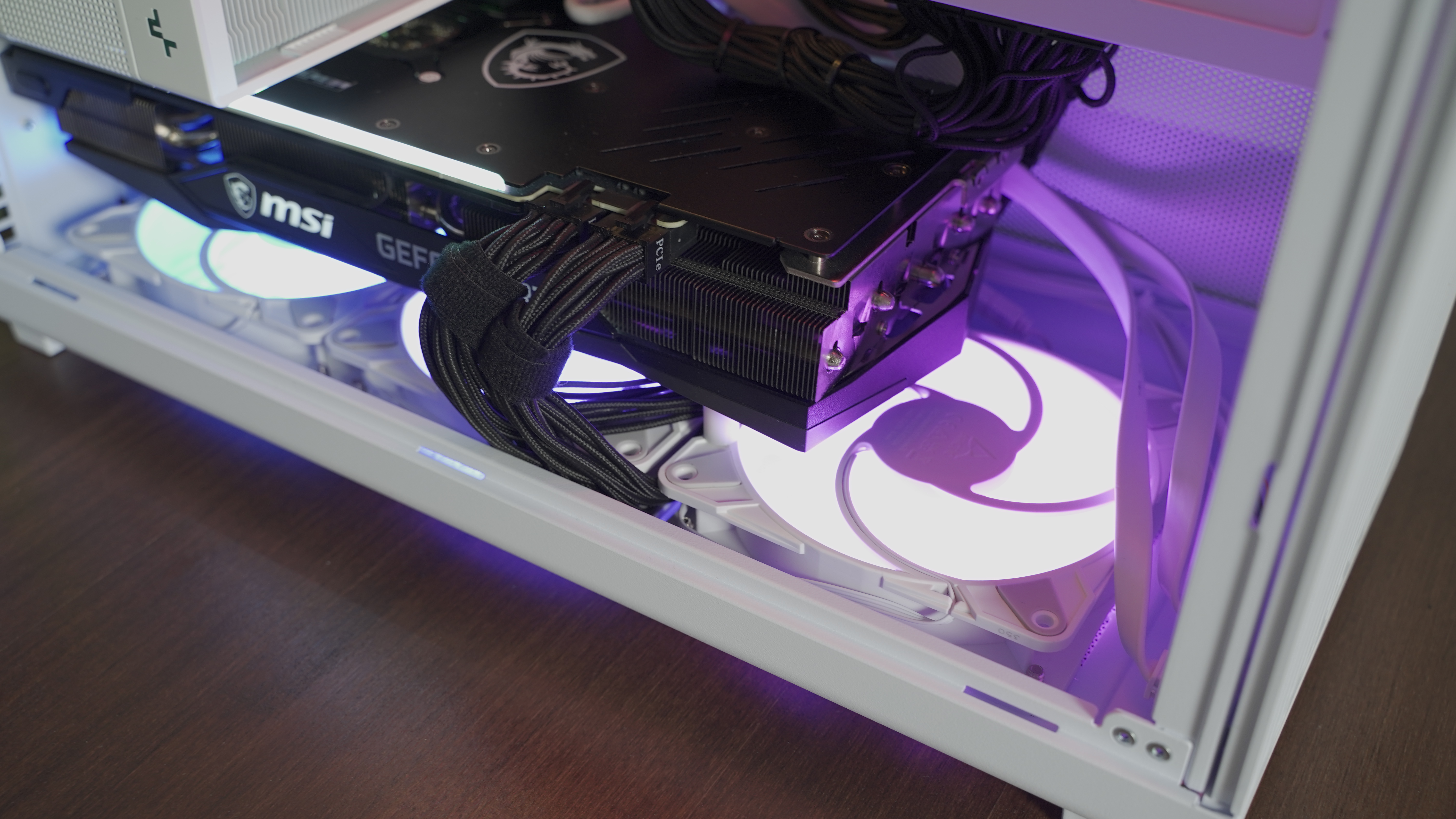 Miniatura 3 do modelo 3D Basic GPU Support (adjustable height)