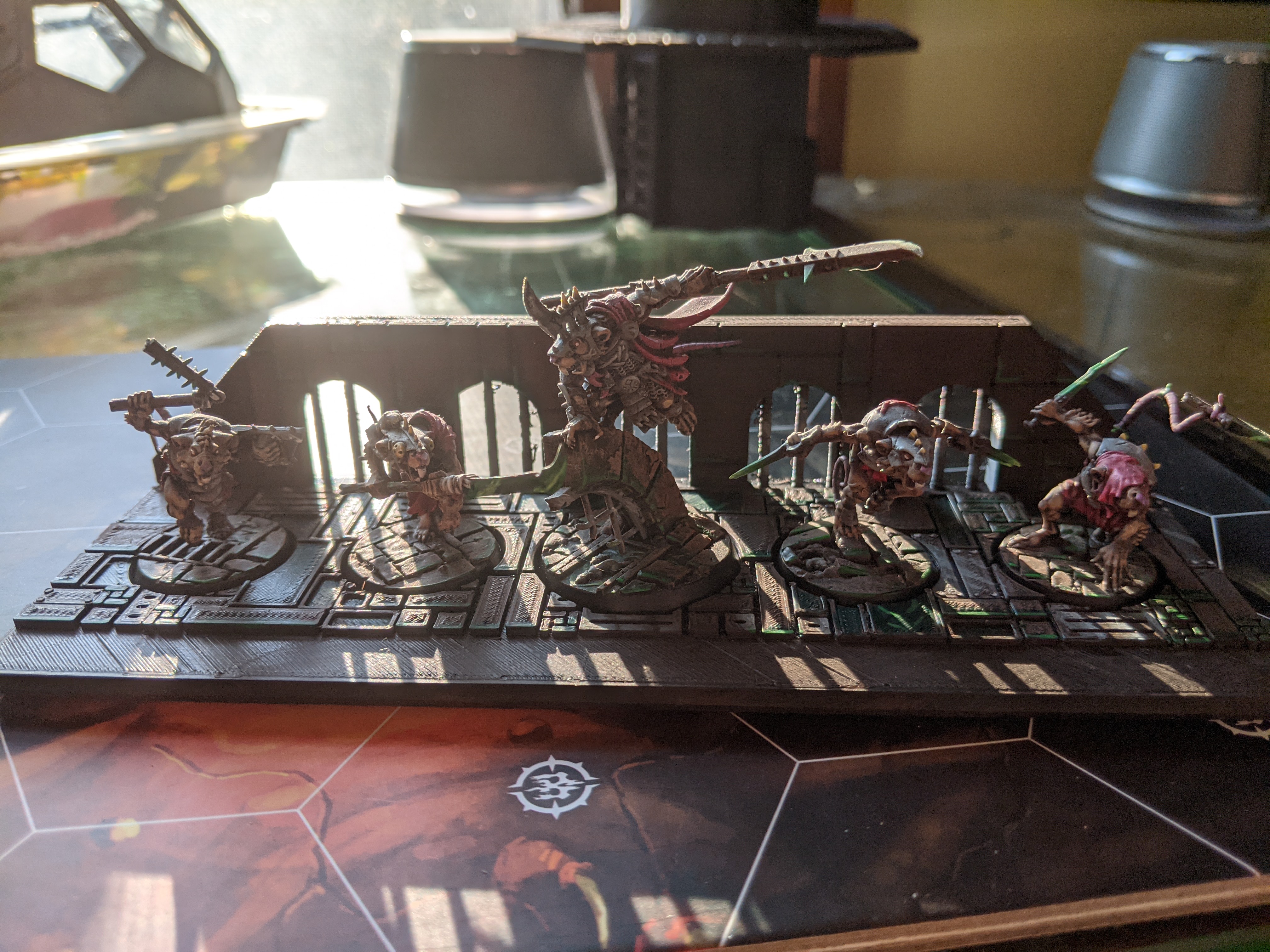 Spiteclaws Swarm Miniature Display Stand