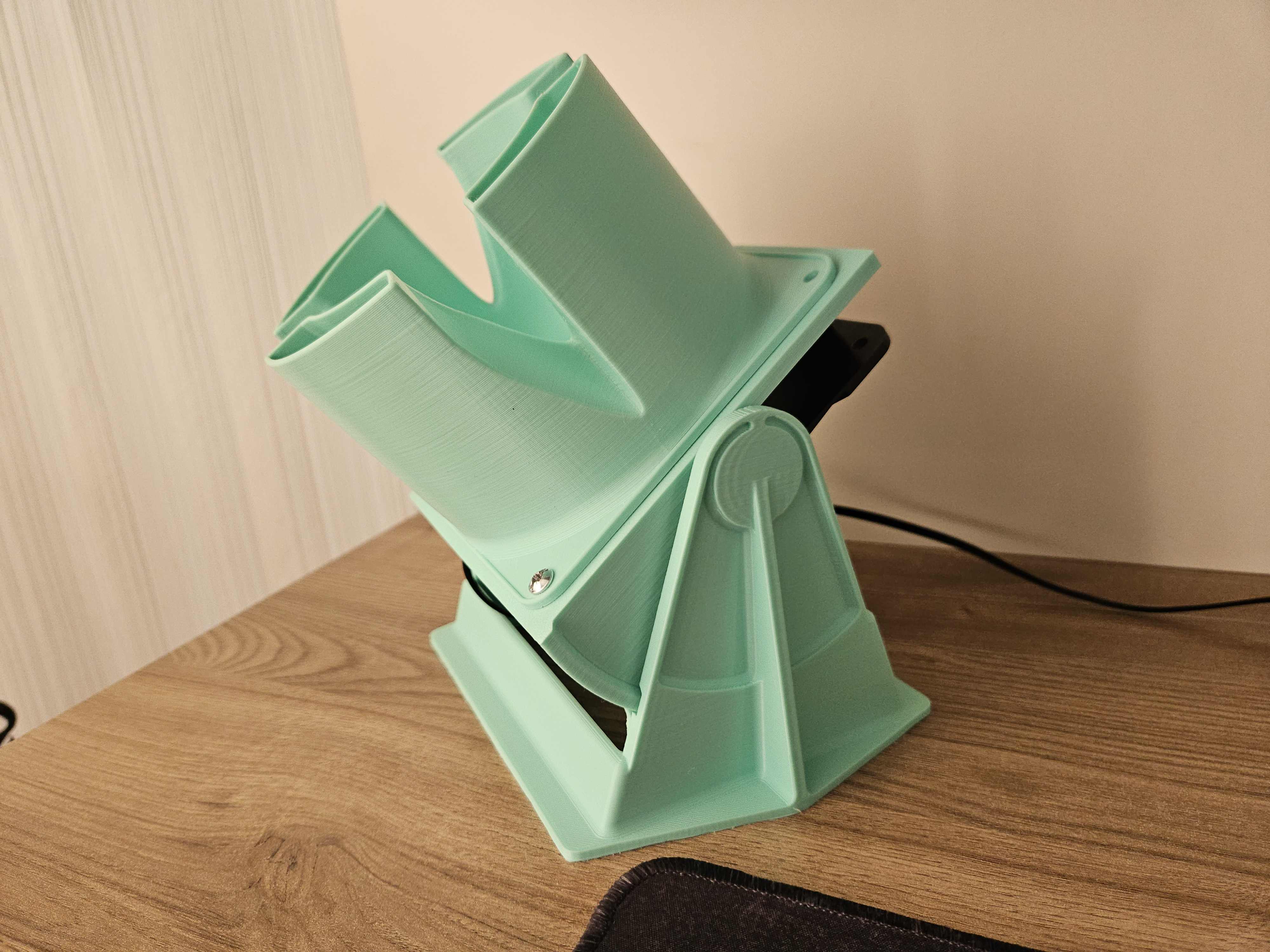 Adjustable Perfect Desktop Fan Stand Tighter clips and added holes 120mm