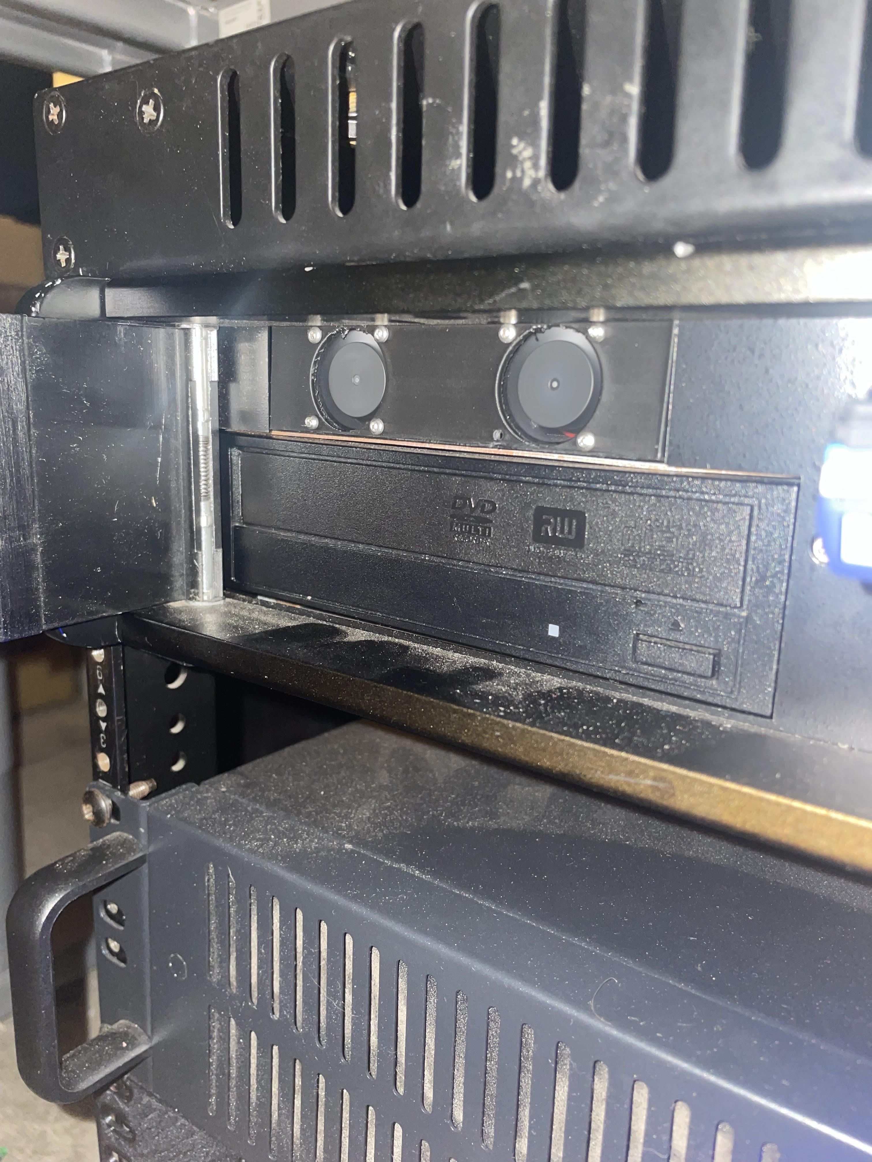 Floppy 3.5 bay with 25mm fans