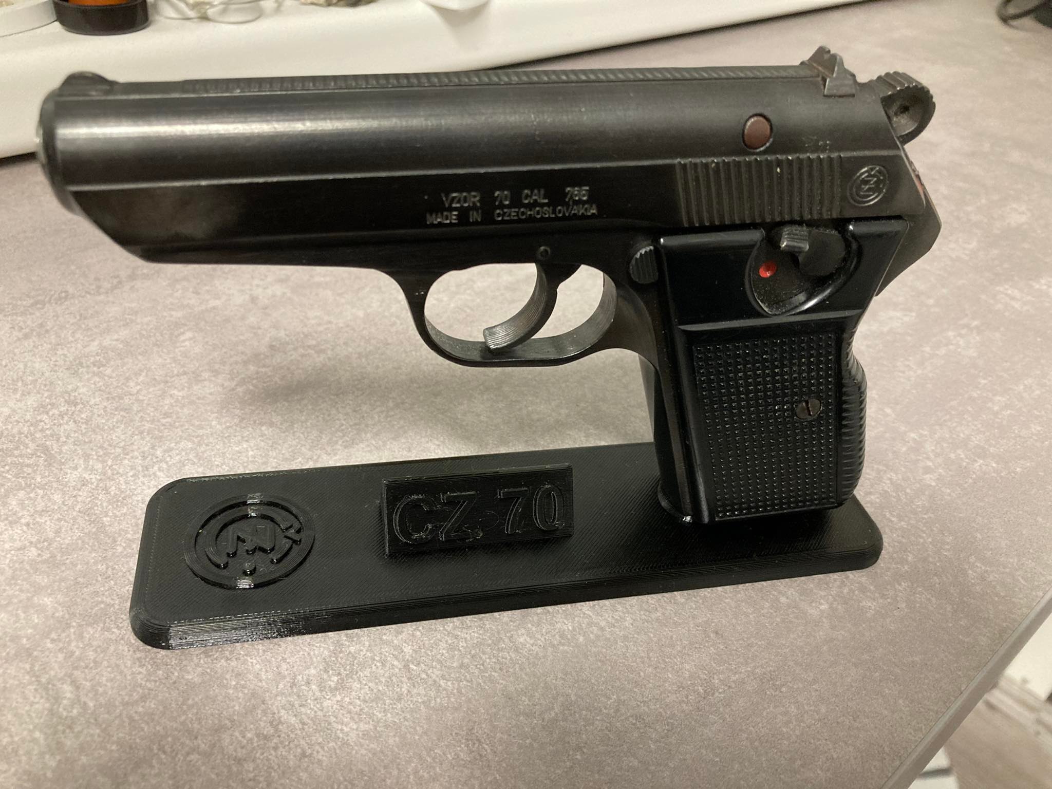 stojan pistole CZ 70