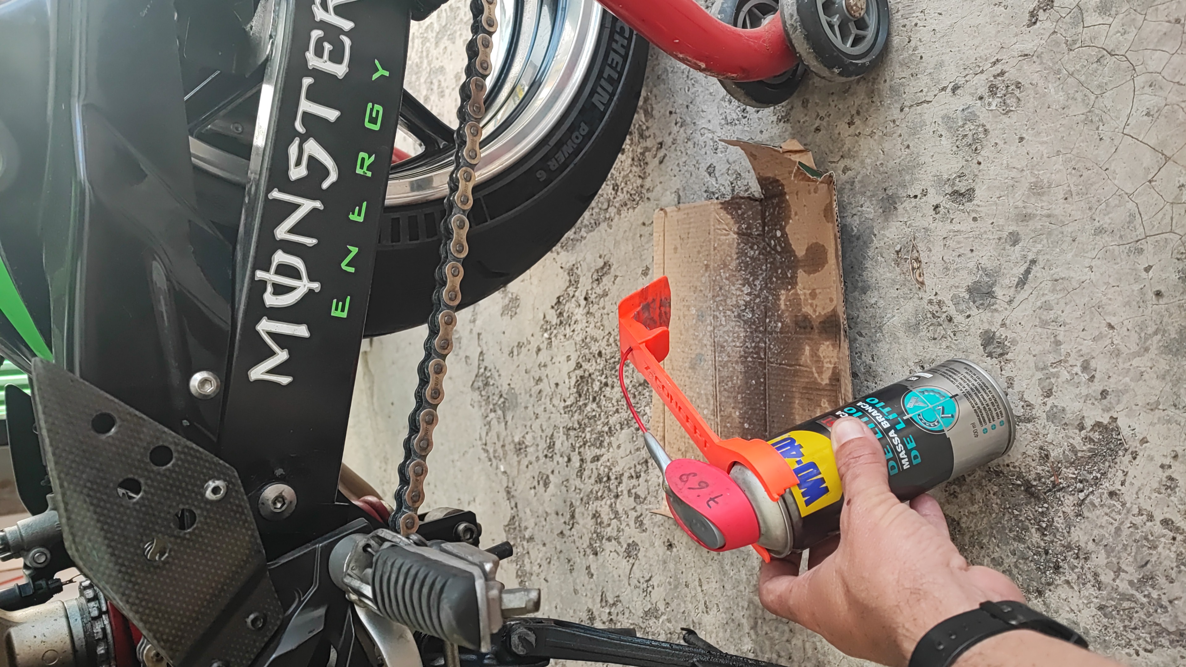 Engrasador de cadena moto/Motorbike chain oiler