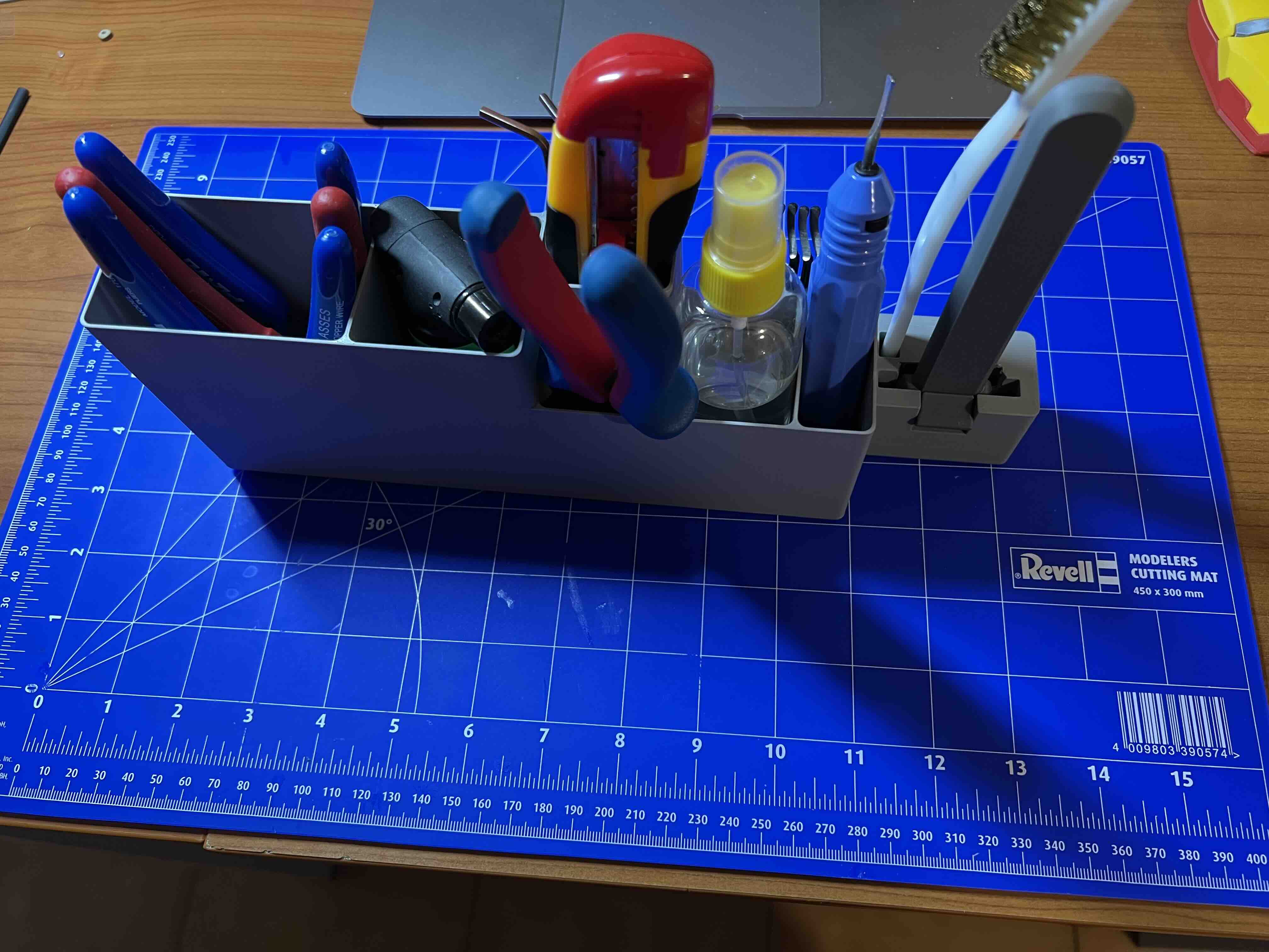 Miniatura 5 do modelo 3D Shelf Tool holder for AMS Riser V2 or similar, i inserted some compartments to contain everything needed to clean our printed objects