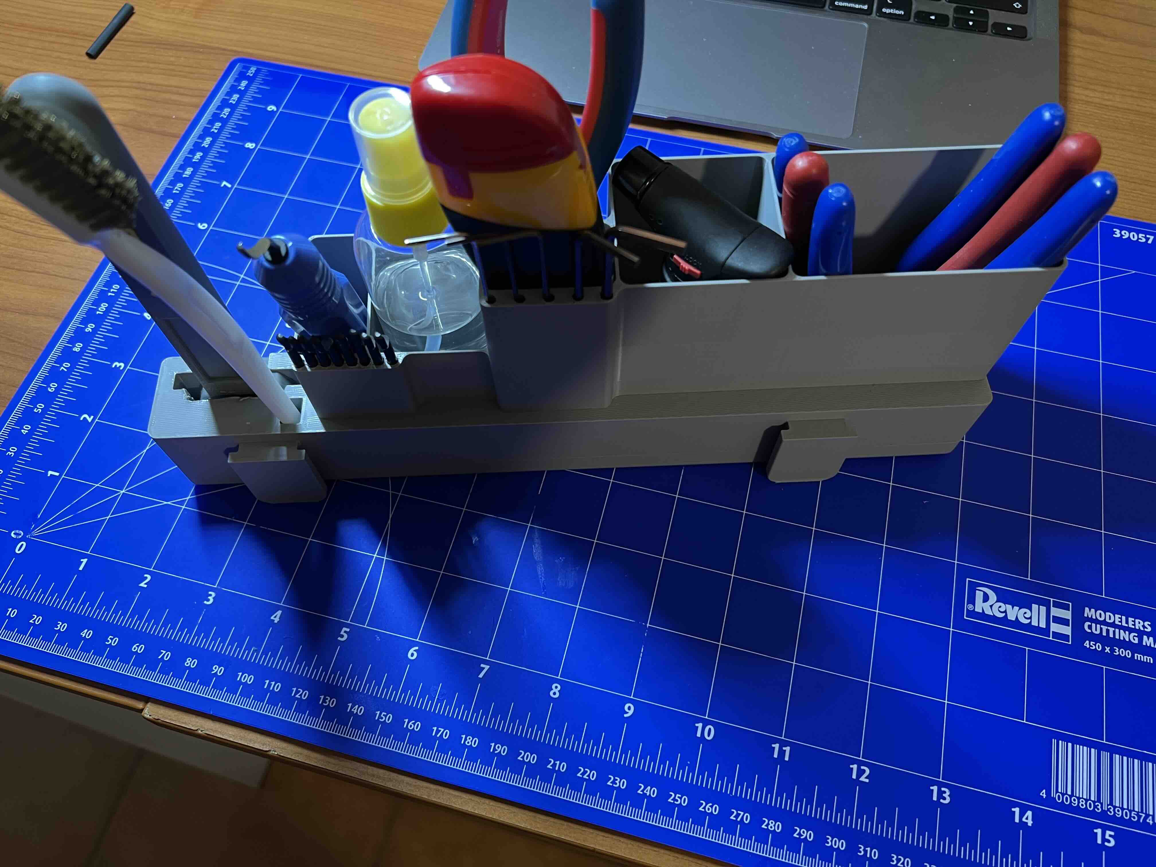 Miniatura 3 do modelo 3D Shelf Tool holder for AMS Riser V2 or similar, i inserted some compartments to contain everything needed to clean our printed objects