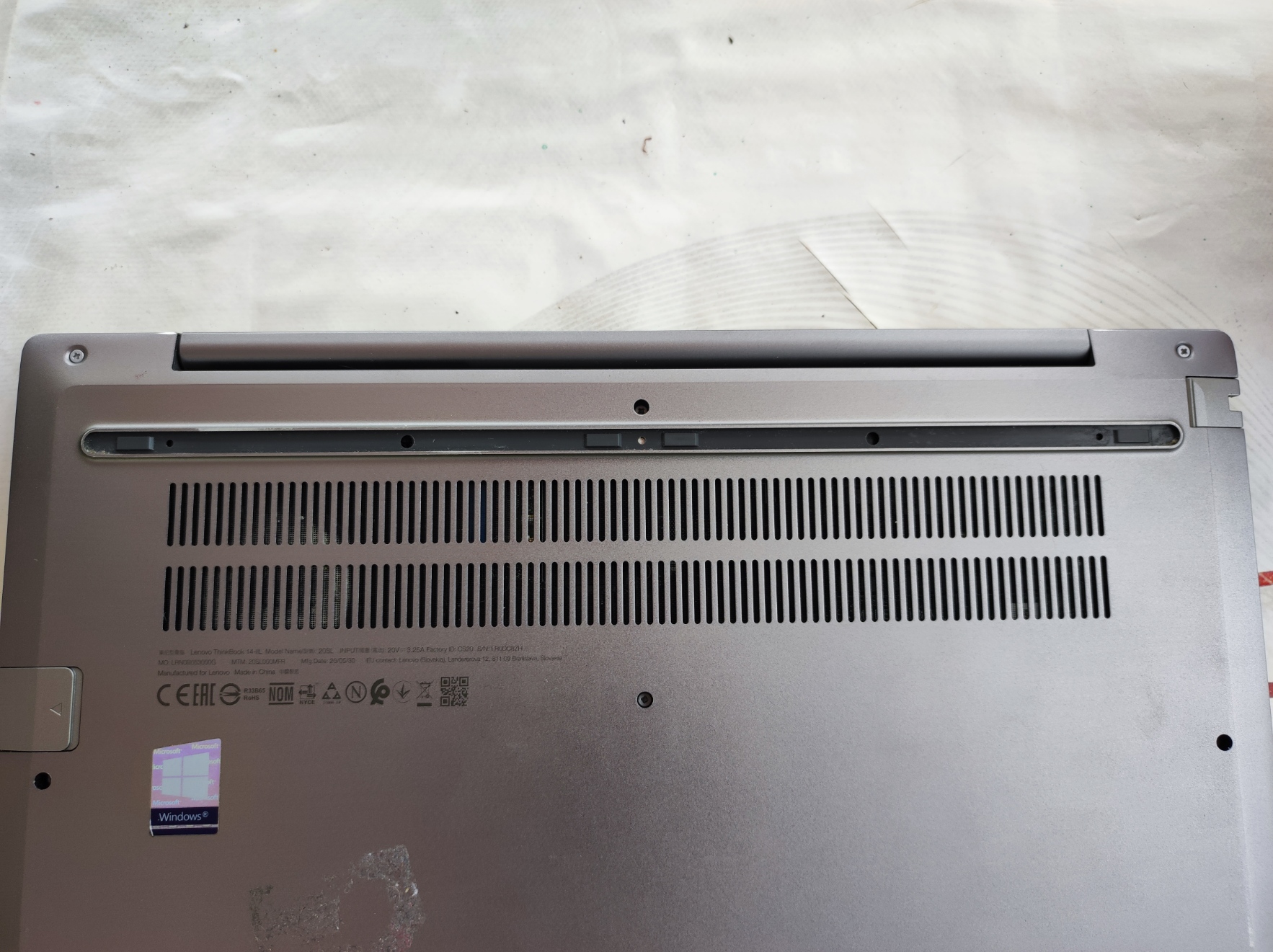 Lenovo ThinkBook back rubber feet