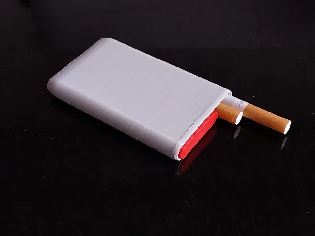 7 Cigarette container with slide cap (V2)