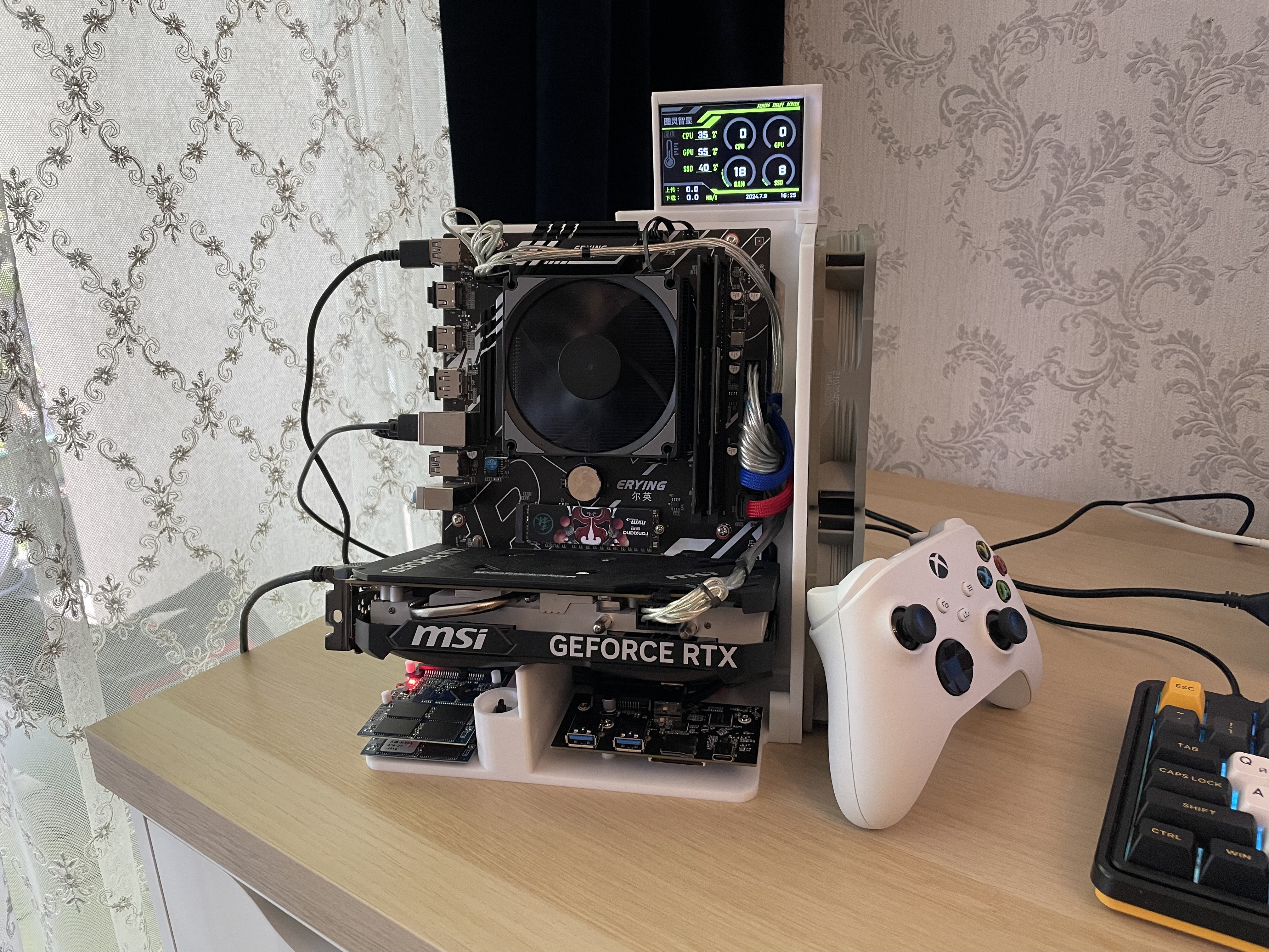 Miniatura 2 do modelo 3D PC stand for Erying
