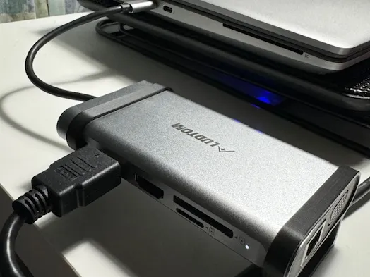 USB-C Hub Pro Feet