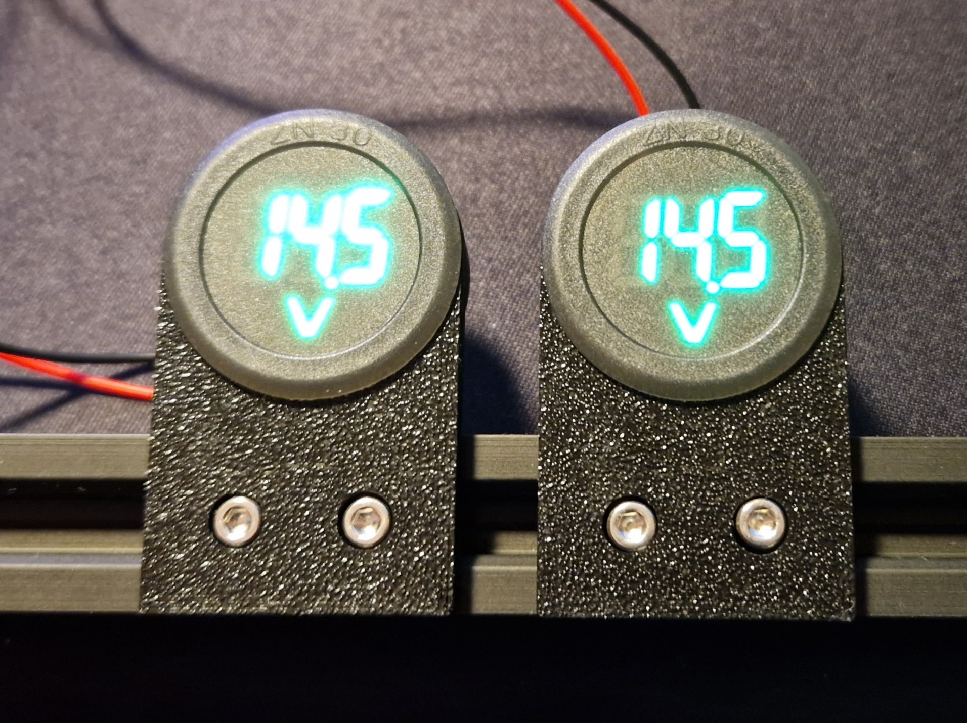 Round Digital ZN30 Voltmeter 2020 Extrusion Mount