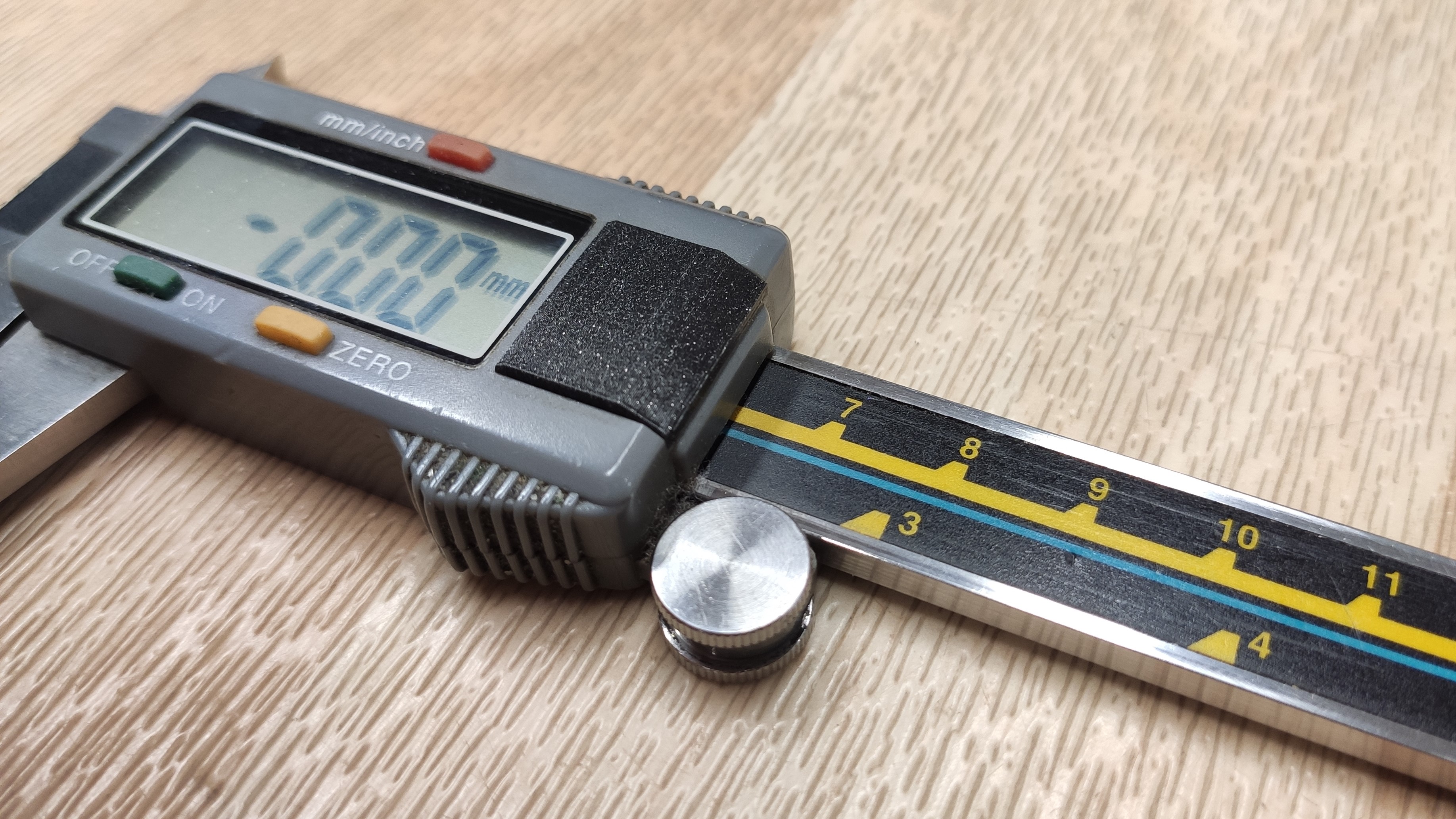 Caliper KINEX - battery cover / Posuvné měřítko KINEX - kryt baterie