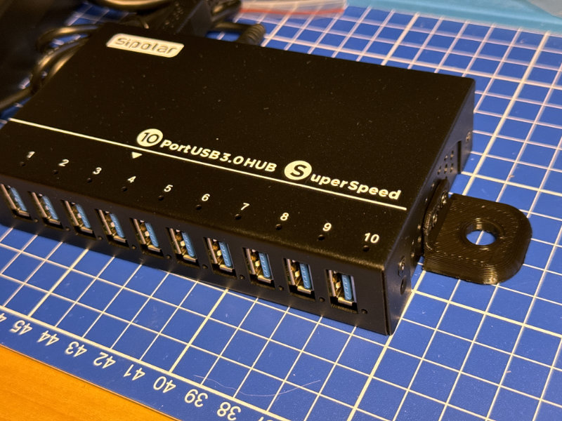 Sipolar A-103 USB hub 4040 mount brackets by LapplandsCohan | Download ...