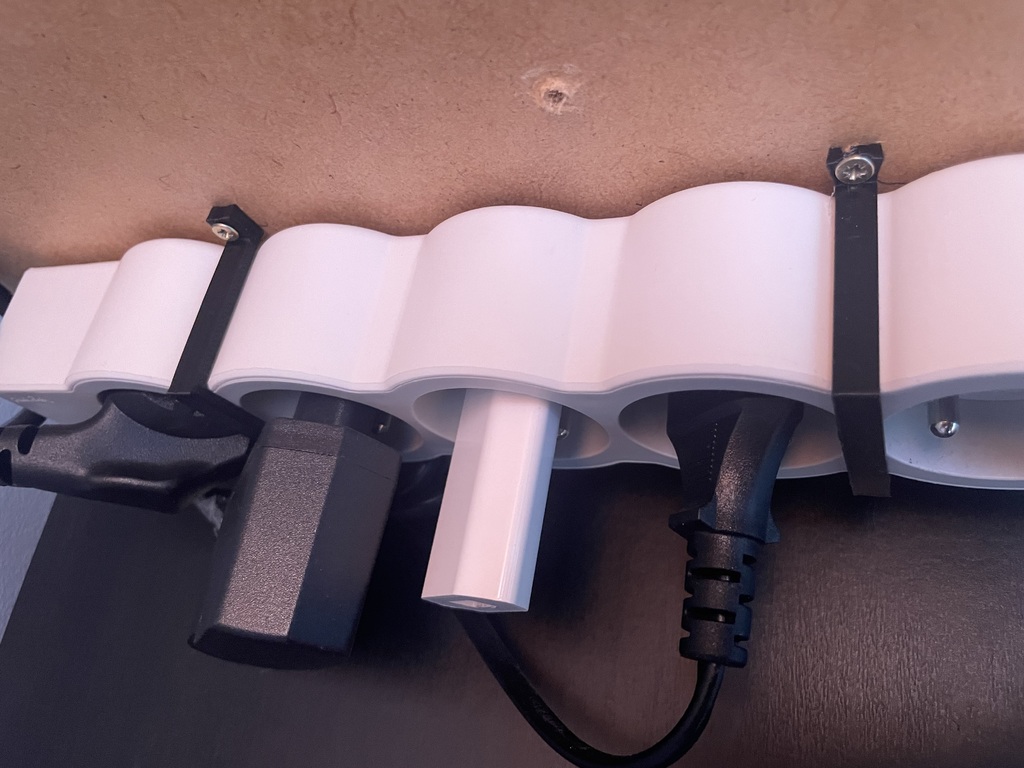 multi socket holder -- support pour multiprise