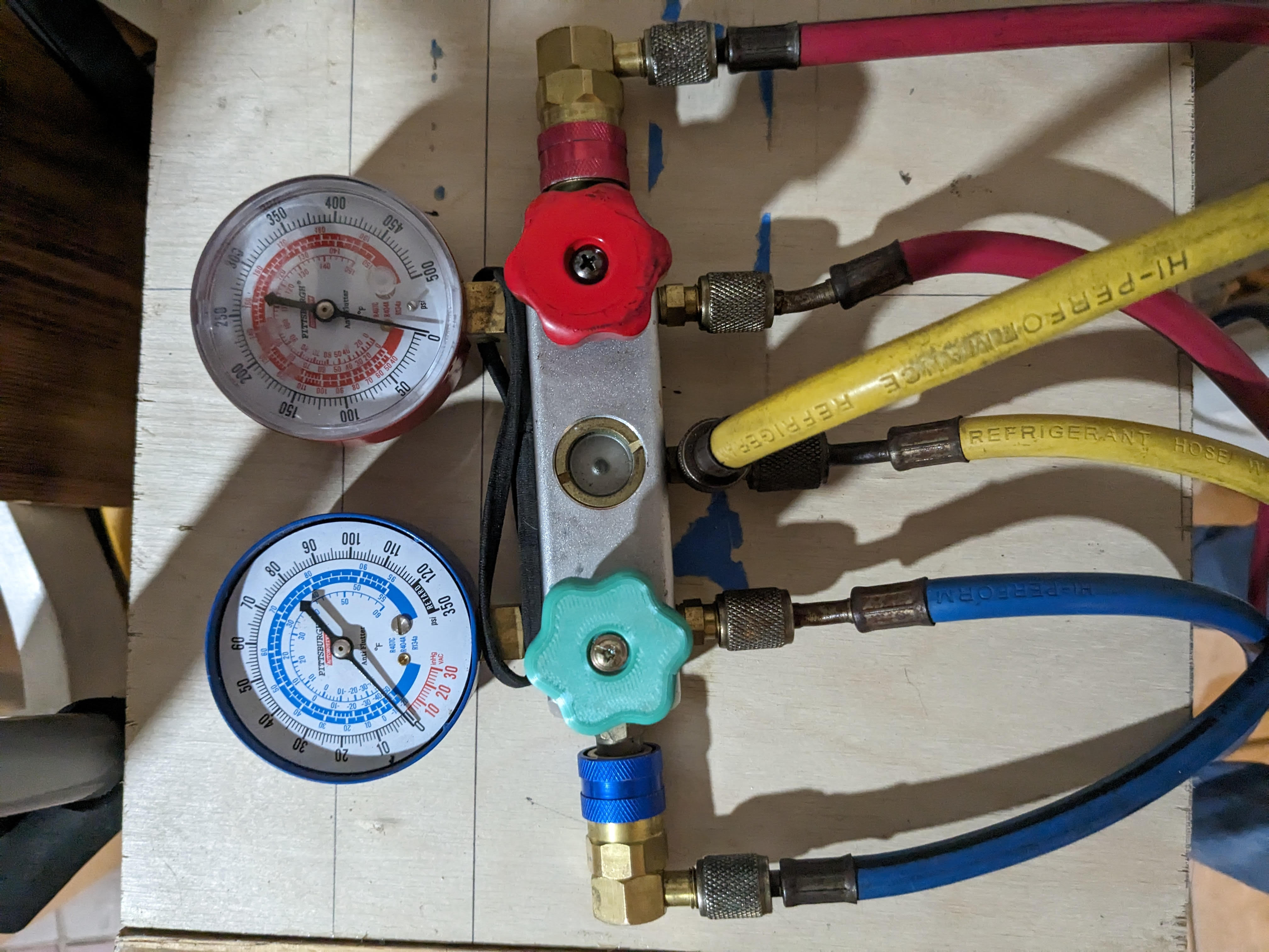A/C manifold gauge knob