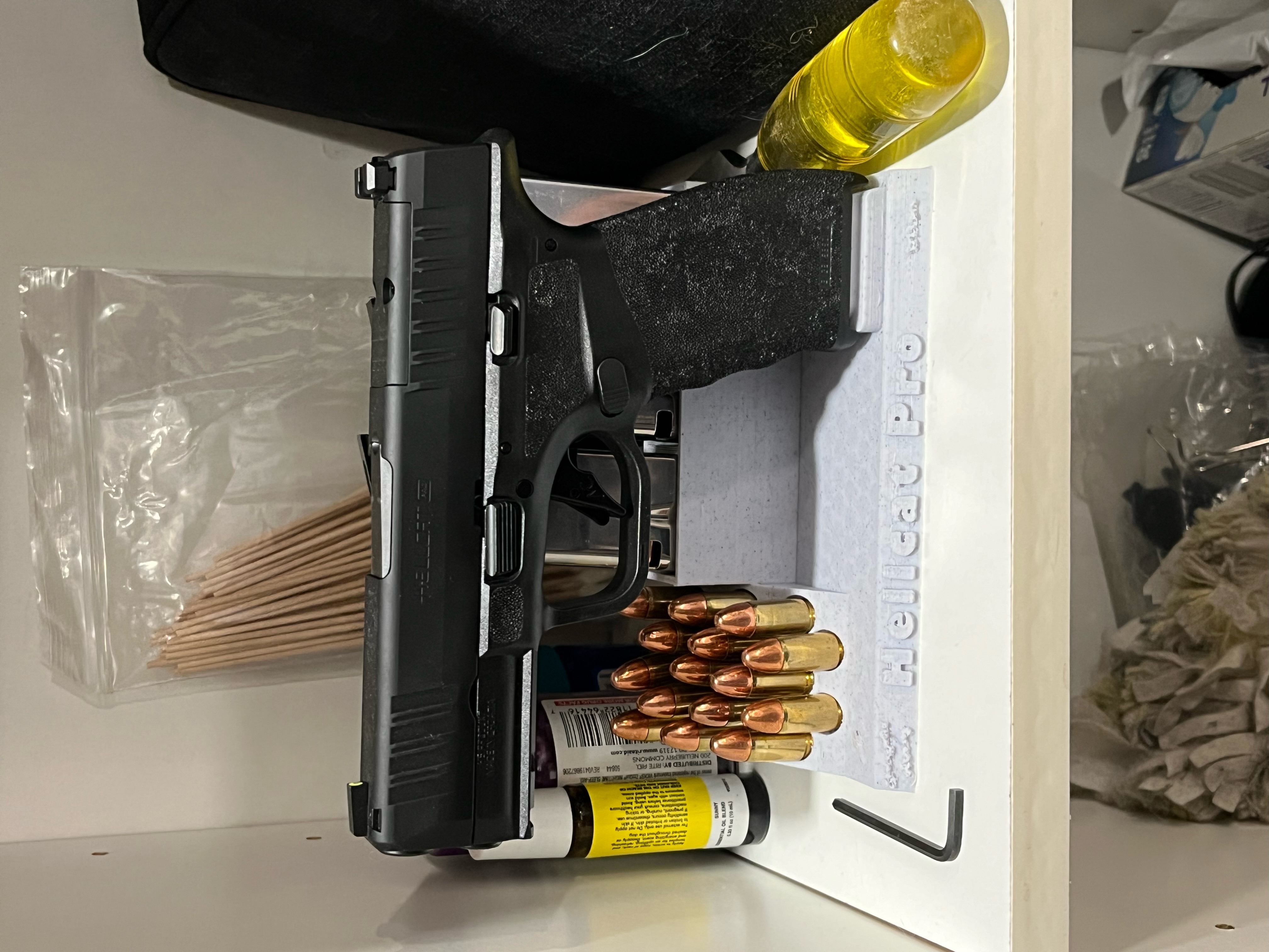 Hellcat pistol stand