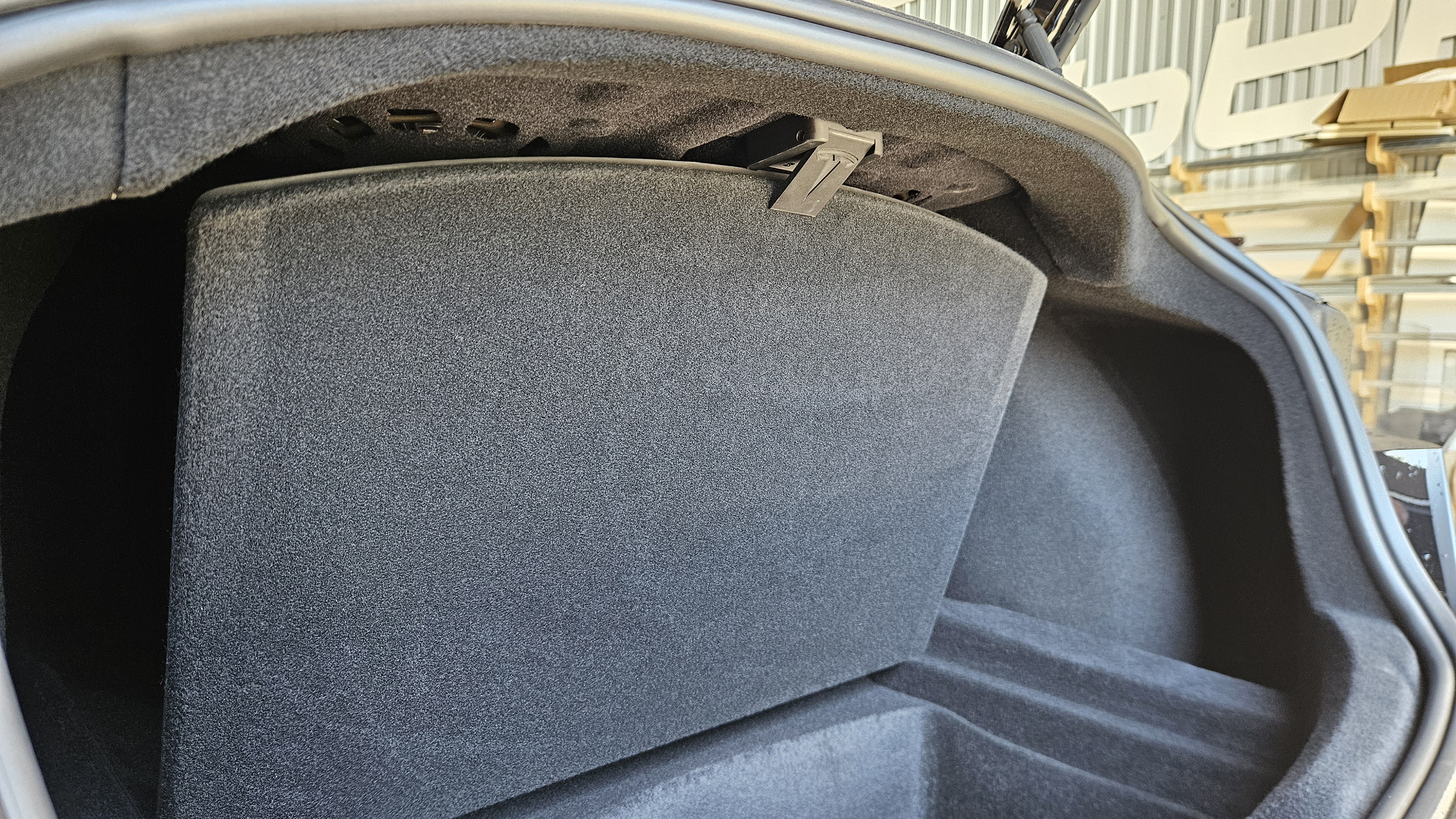 TESLA 3 HIGHLAND trunk storage handle