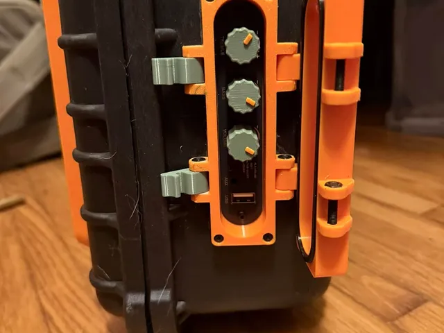 ZK-1001u Amp case with latching lid and gasket