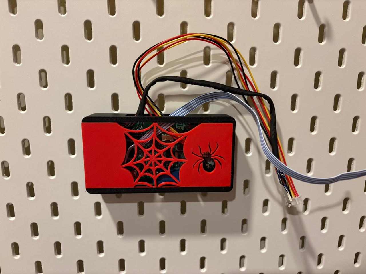 caja con tapa( panel skadis )