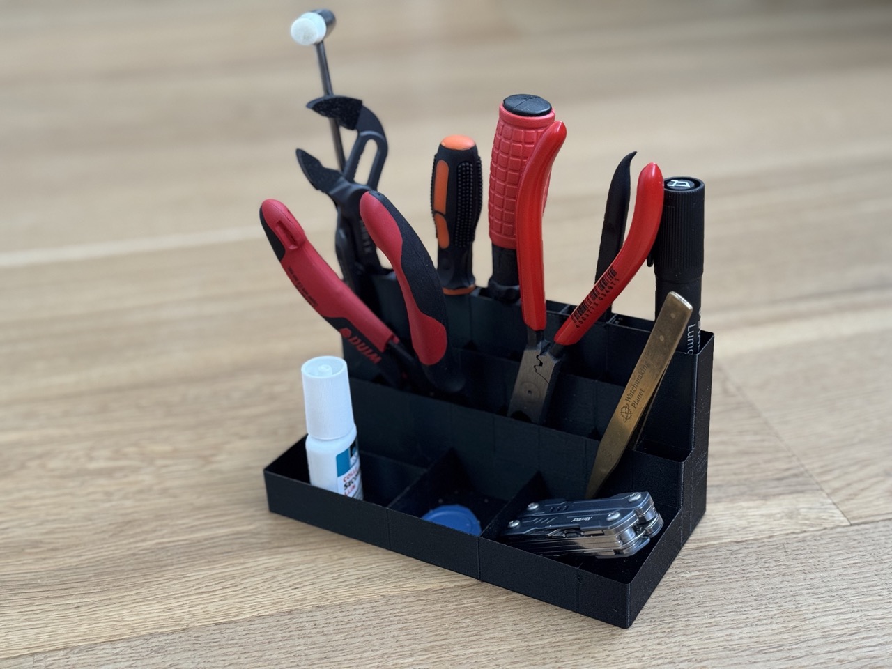 Universal tools organiser