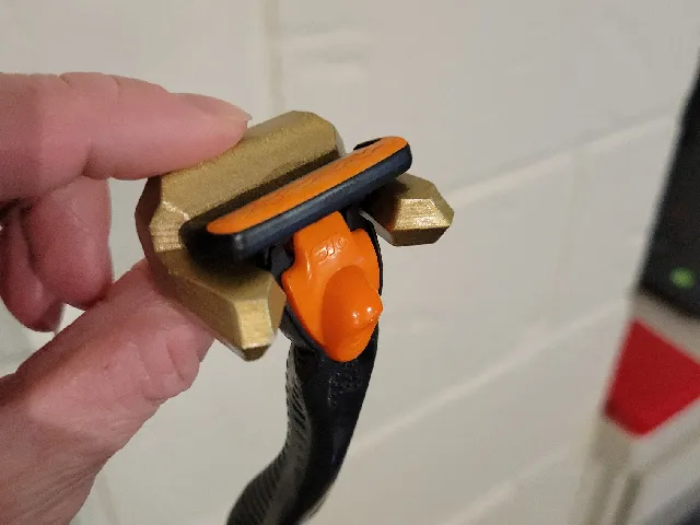 Angular Razor Mount