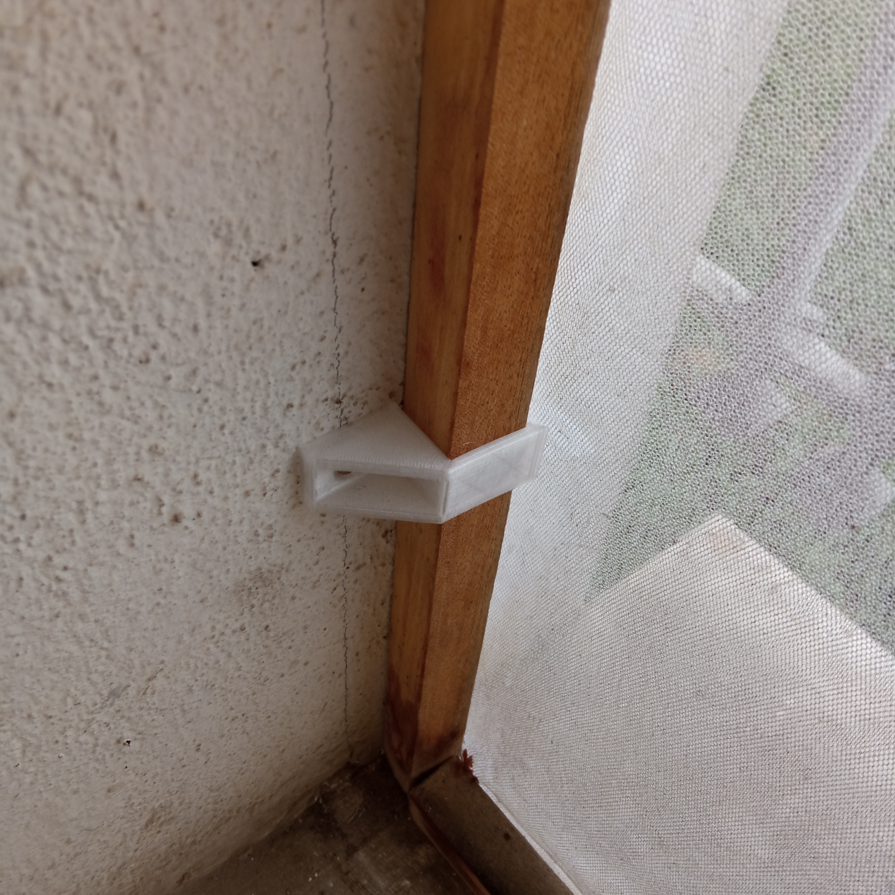 Attache ou clips pour moustiquaire.