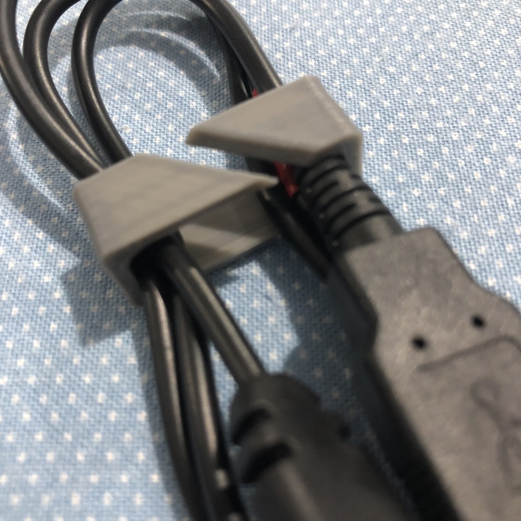 Miniatura 5 do modelo 3D Cable Clip organizer
