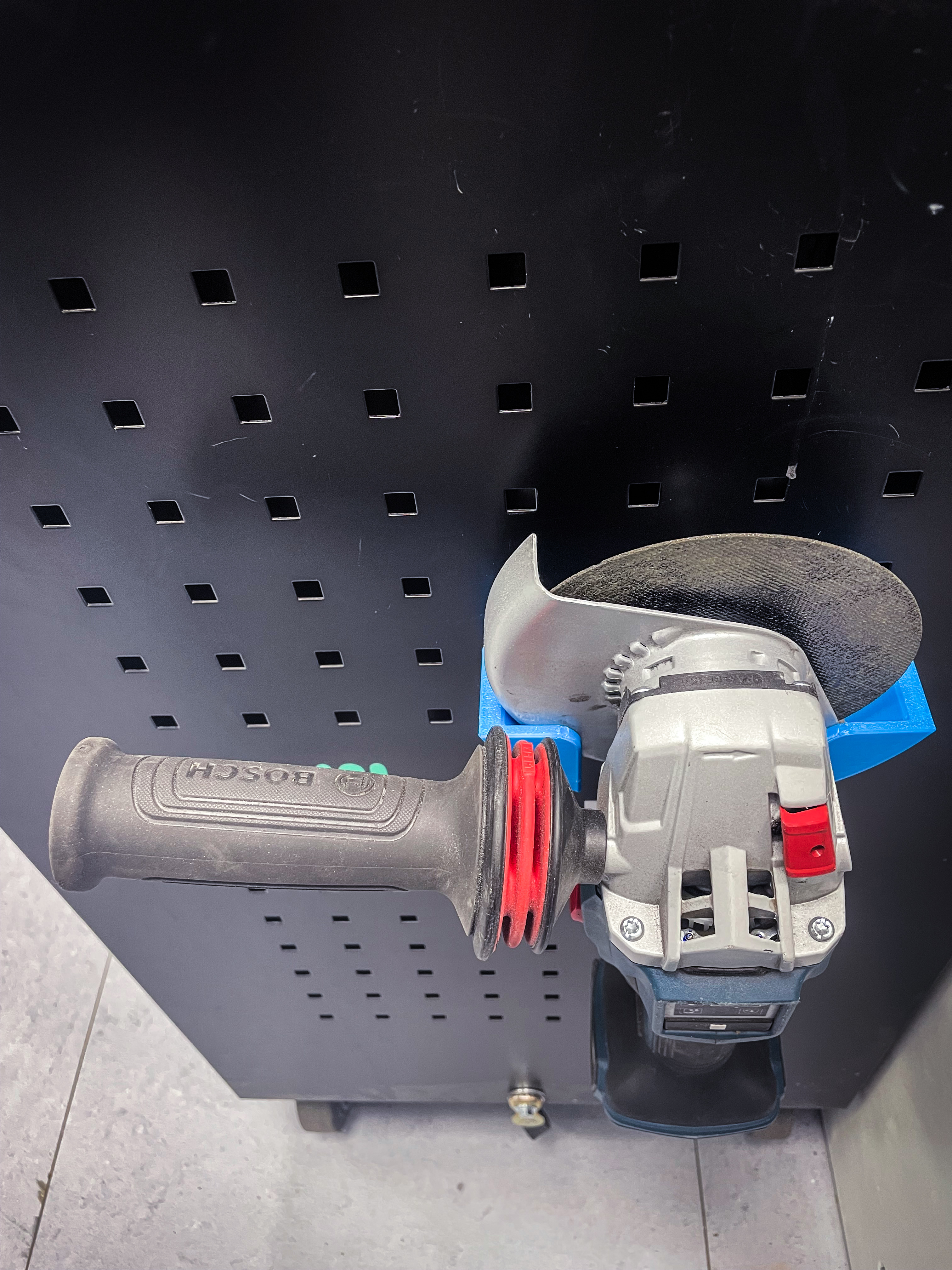 Miniatura 5 do modelo 3D Angle grinder holder pegboard wallmount